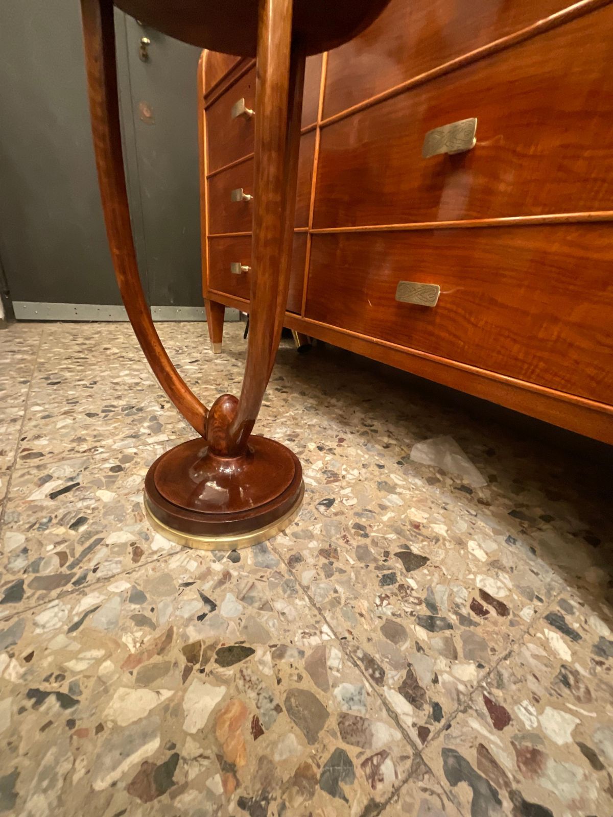 Gueridón Art Decó   Walnut Wood And Brass Base   Italy 1925 photo for sale