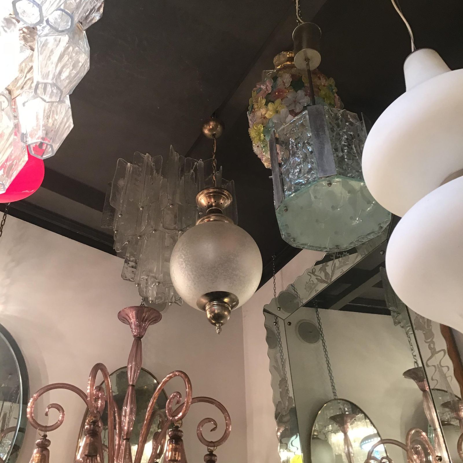 photo vintage Azucena Luigi Caccia Dominioni Couple Chandeliers Acidate Glass Metal Crome 1950s