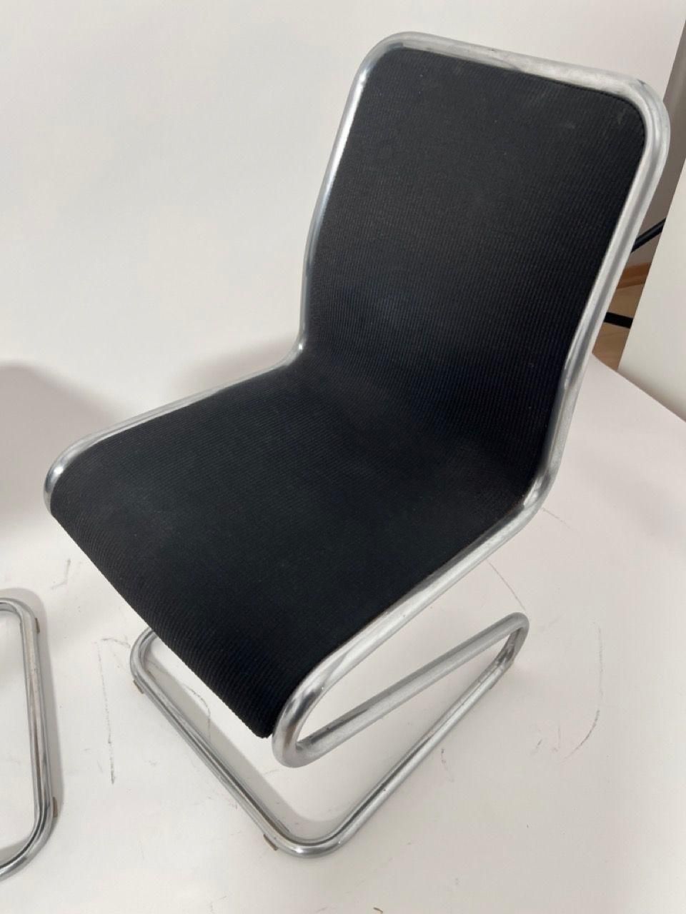 photo vintage Pair Of Cantilever Z Chairs, Steeltube And Black Fabric, Italy Circa 1970