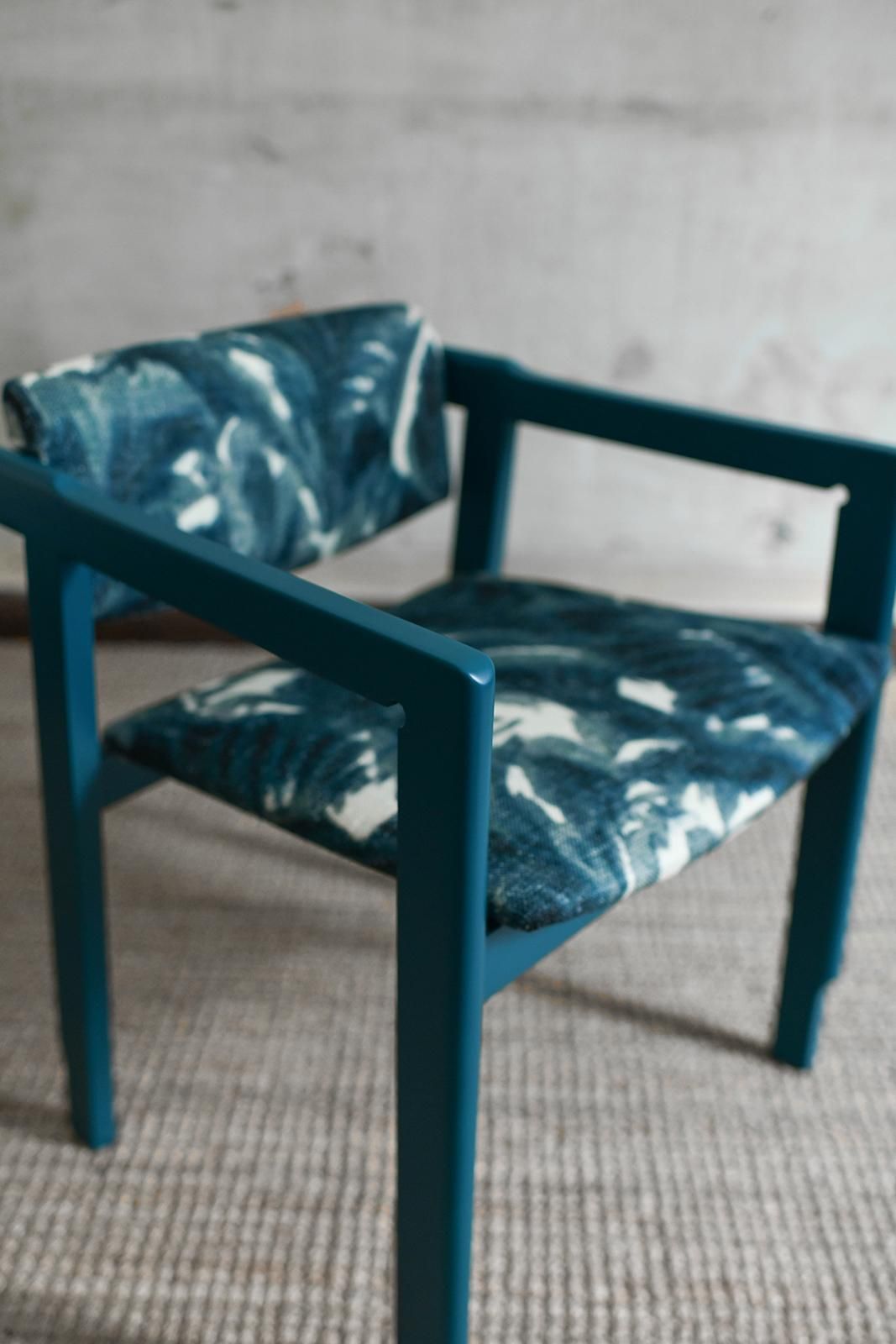 photo furniture Set Of Six 1960s Lacquered Wood Chairs