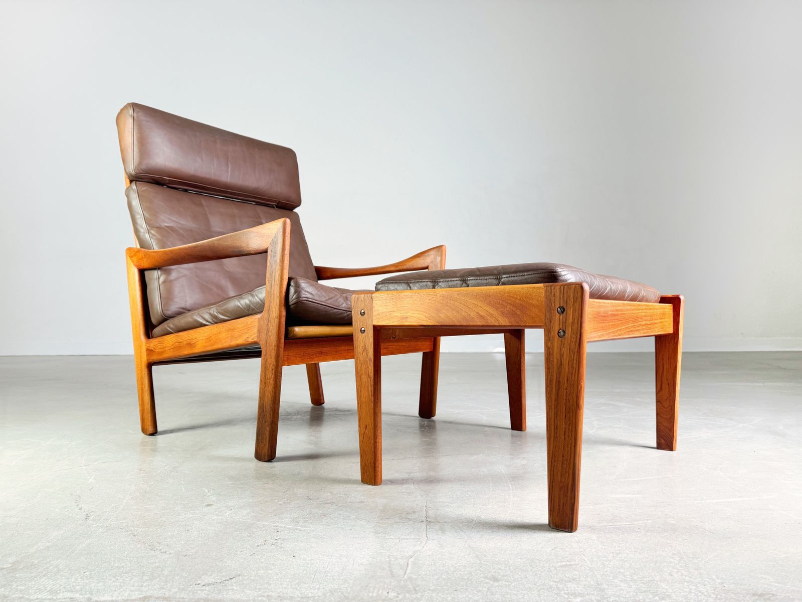 Midcentury Armchair Niels Eilersen Illum Wikkelsø High Back Ottoman photo vinterior