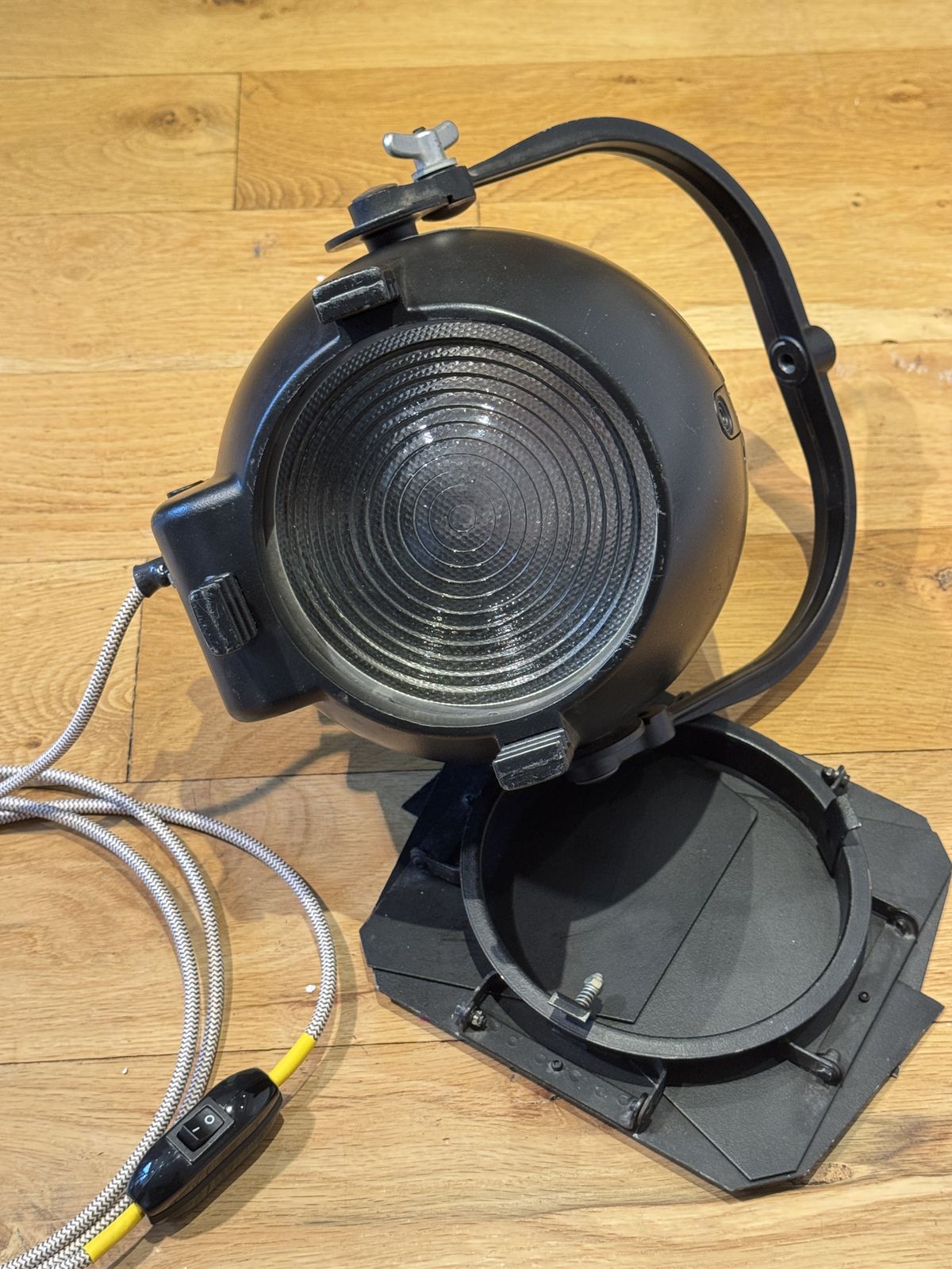 Renovated Strand Electric Patt 123 Fresnel Theatre Light, Rewired For E27 Bulb photo vinterior