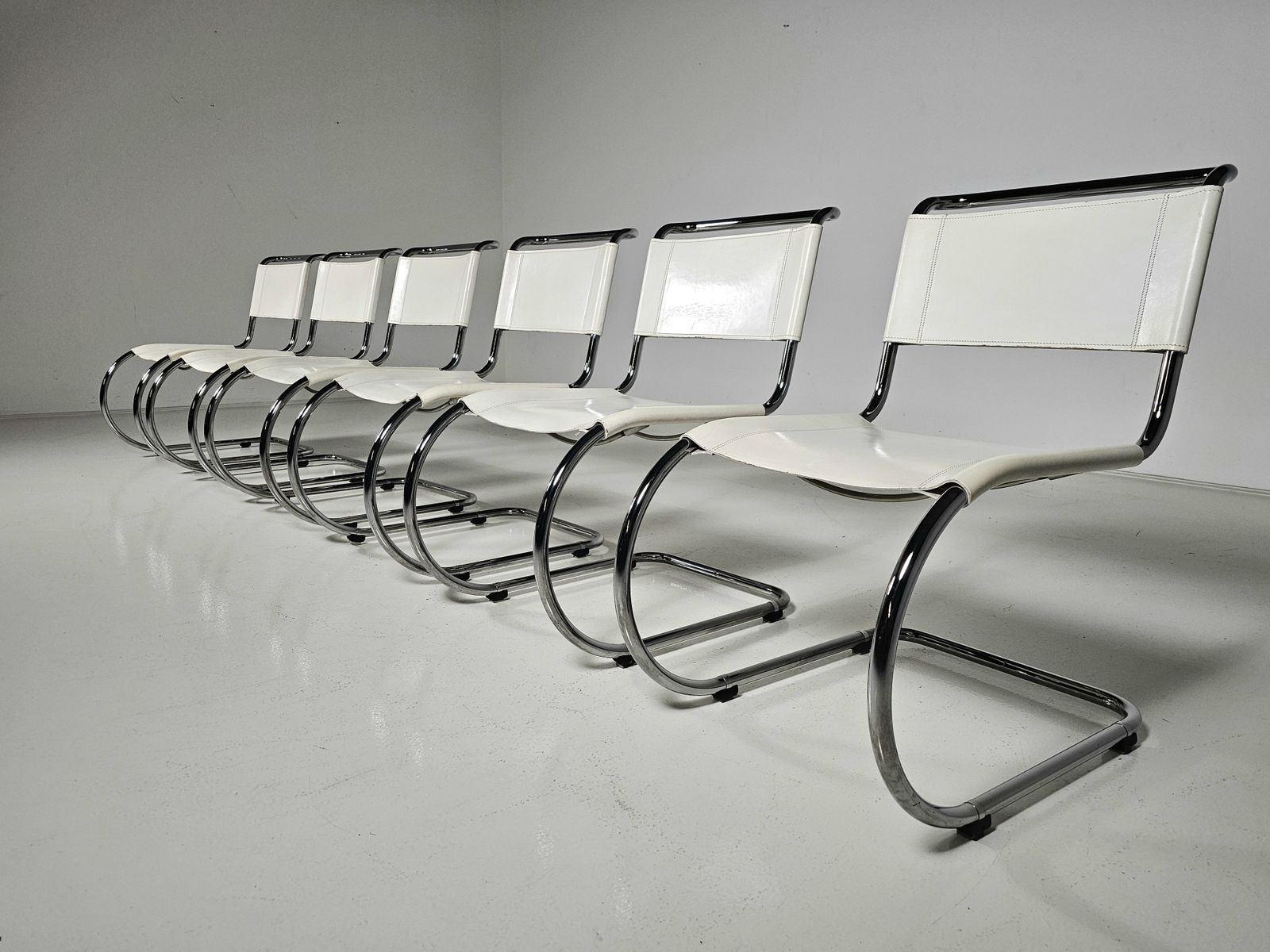 Set Of 6 Mies Van Der Rohe Mr10 White Cantilever Dining Chairs For Thonet, 1980s
