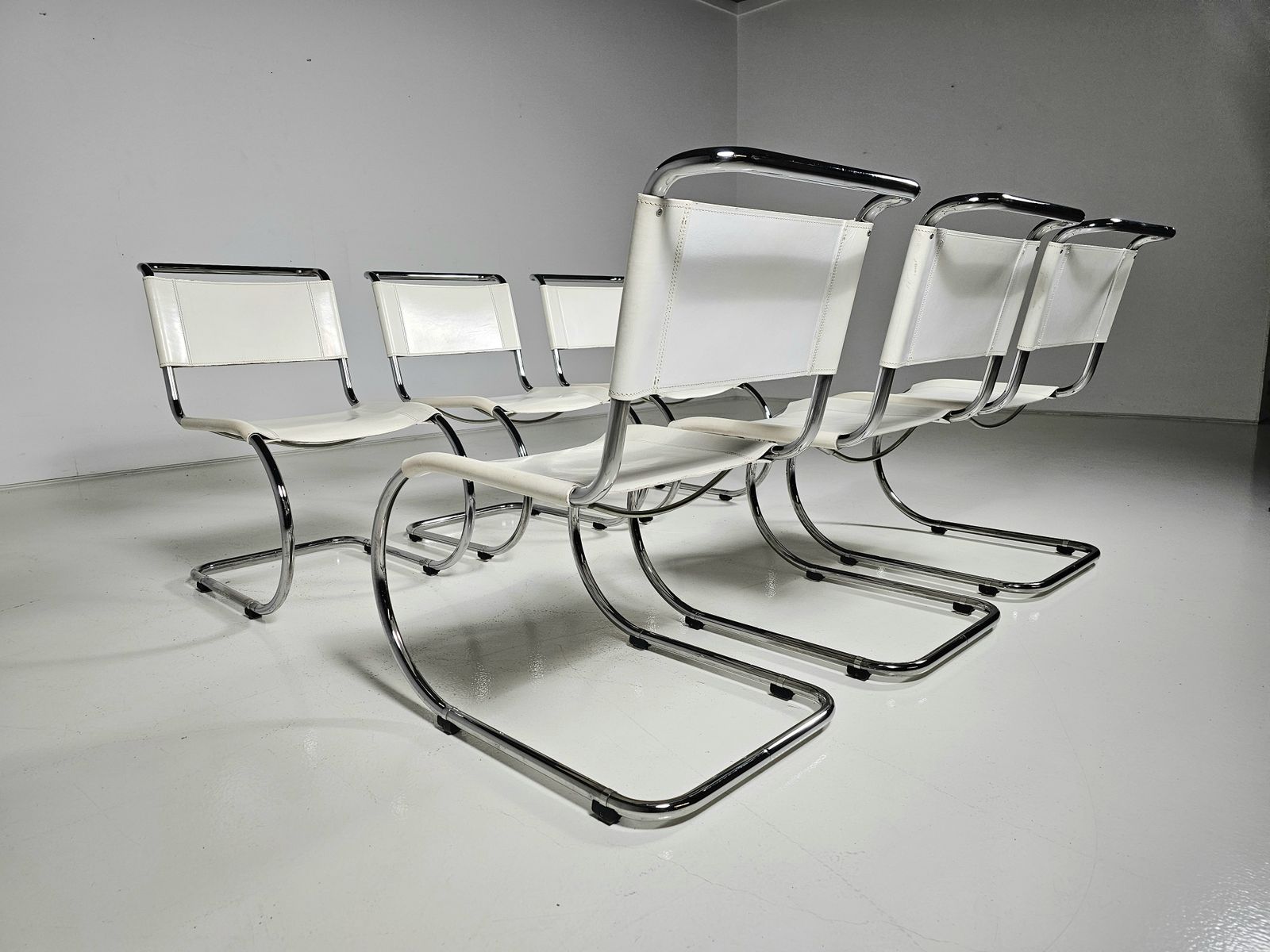 Set Of 6 Mies Van Der Rohe Mr10 White Cantilever Dining Chairs For Thonet, 1980s photo Furniture