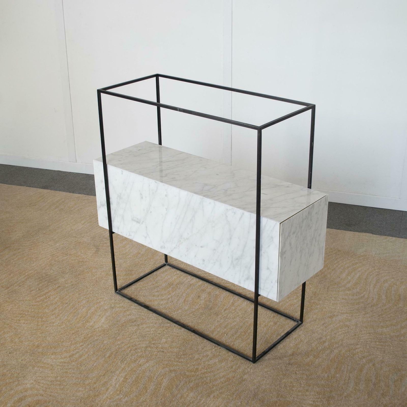photo furniture Alessandro Giusti Egidio Di Rosa 80s Console Table In The Memphis Style