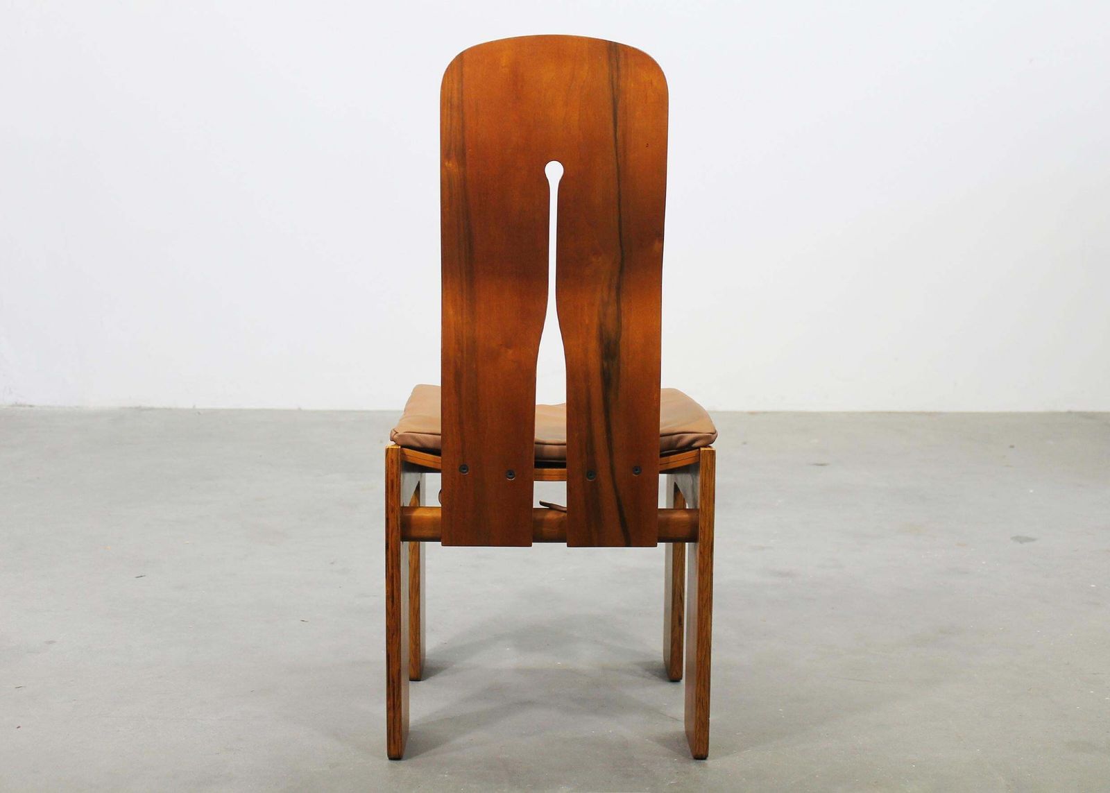 photo furniture Carlo Scarpa Set Of Four 1934 756 In Wood With Leather Cushion By Bernini 1977