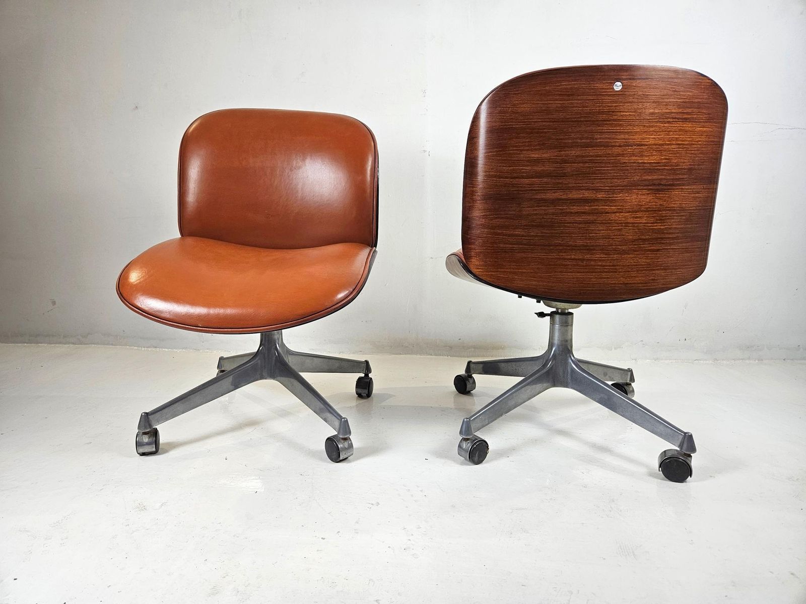 photo furniture Pair Of Swivel Desk Chairs "Terni" By Ico Parisi For Mim Rome Italy