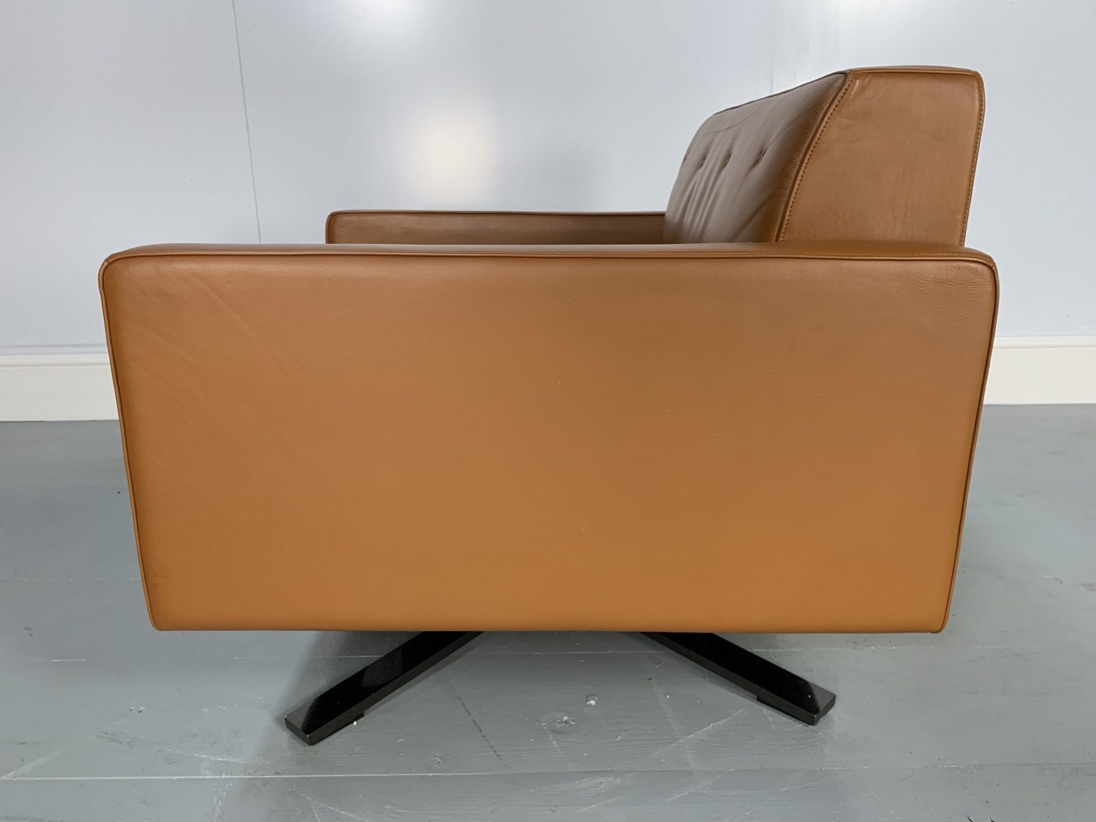 Pair Of Poltrona Frau “Kennedee” Armchairs – In Tan Brown “Pelle Frau Sc” Leather photo vintage
