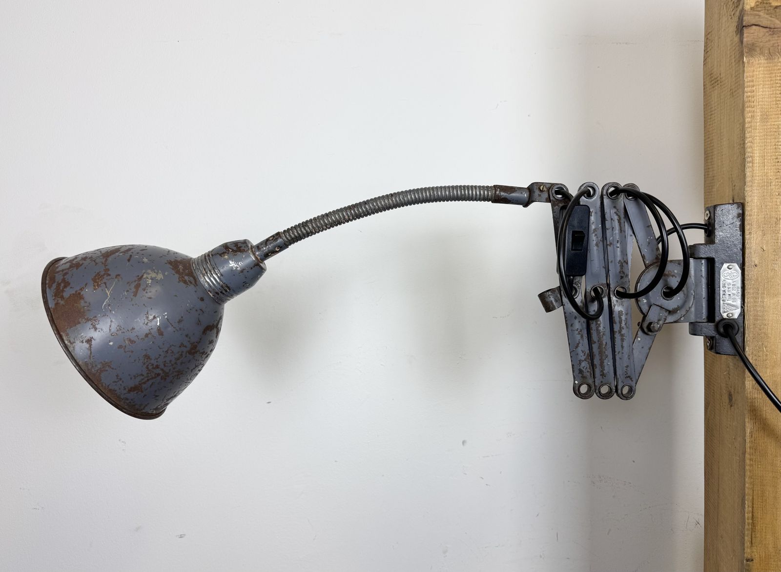 photo buy Grey Industrial Scissor Wall Lamp From Elektroinstala, 1960s