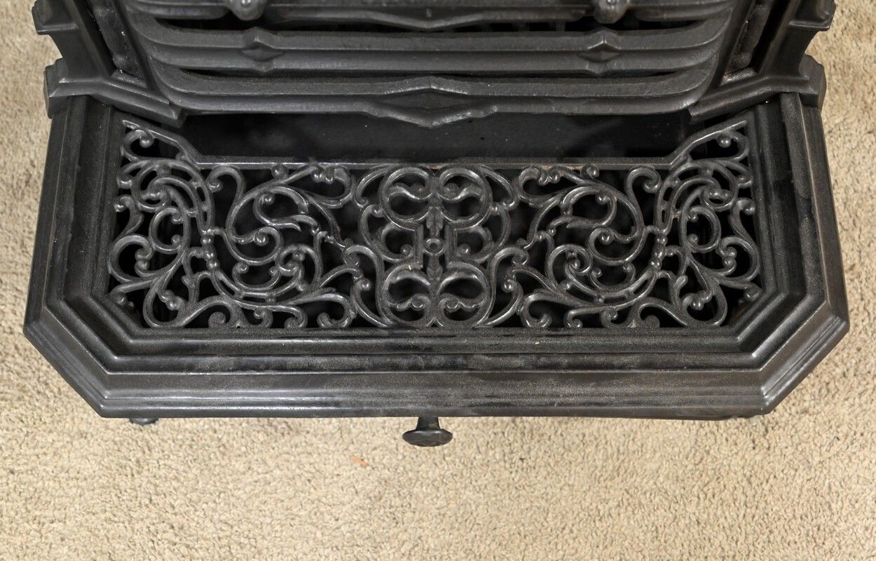 photo buy Cast Iron Coal Stove – Early 20th Century