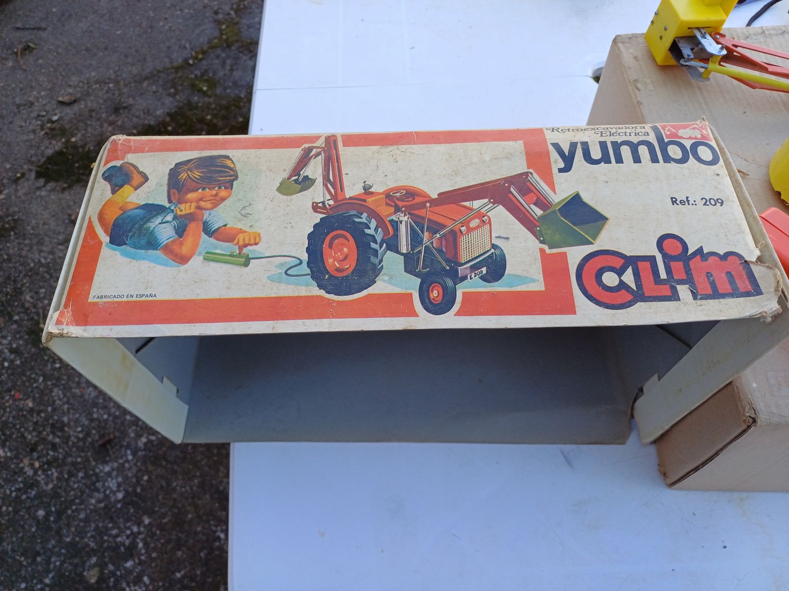 Old Toy Tractor Yumbo Retro Excavado Electrica photo vintage