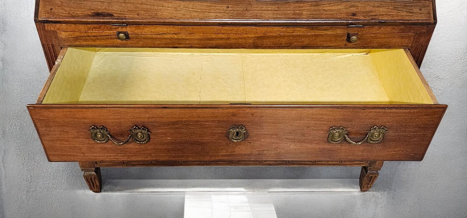 photo vinterior Italian Flap Sideboard In Solid Walnut , Louis XVI Period, Parma 1760