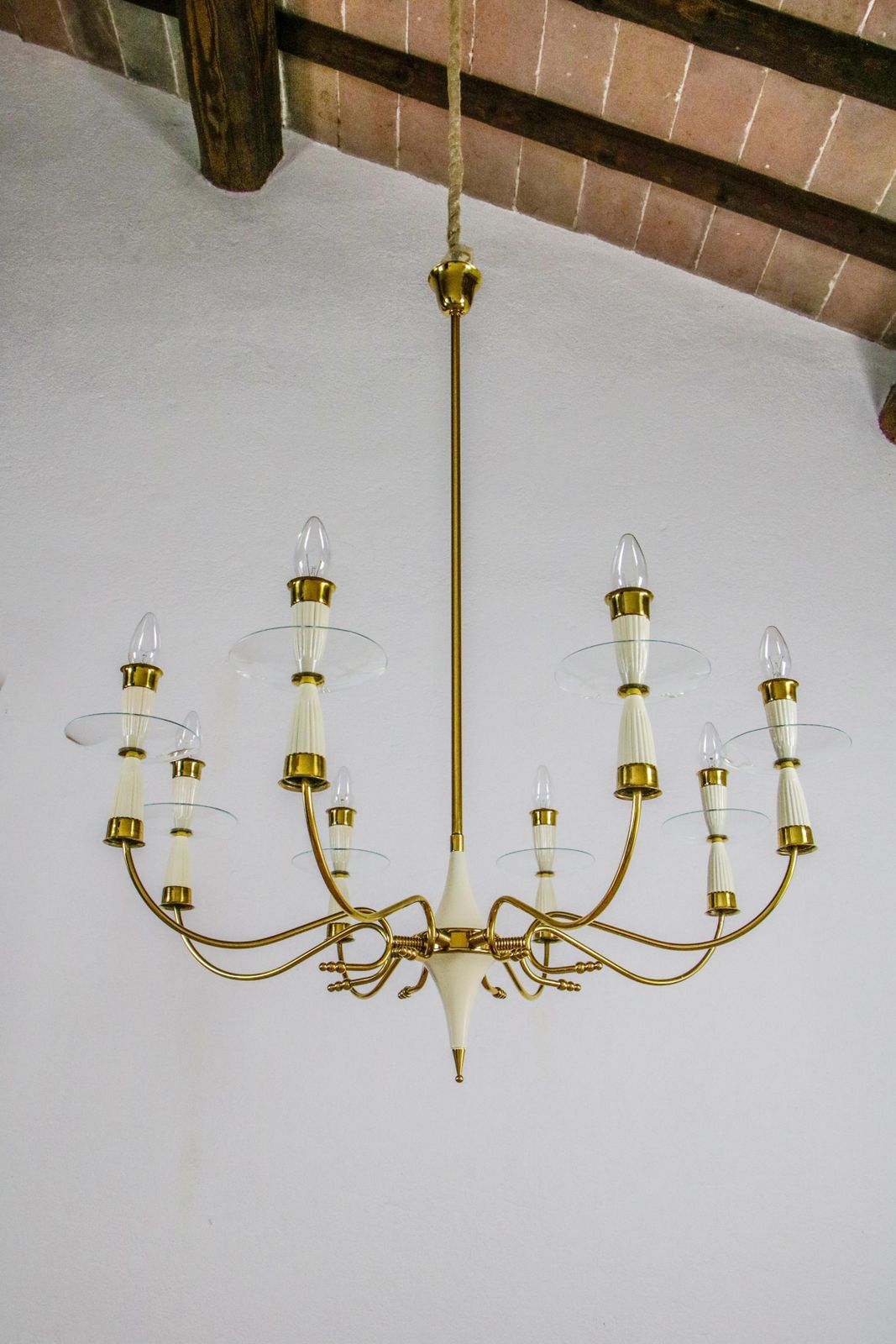 Italian Midcentury Chandelier, 8 Lights, Gold, Ivory Color, Fontana Arte Style photo for sale