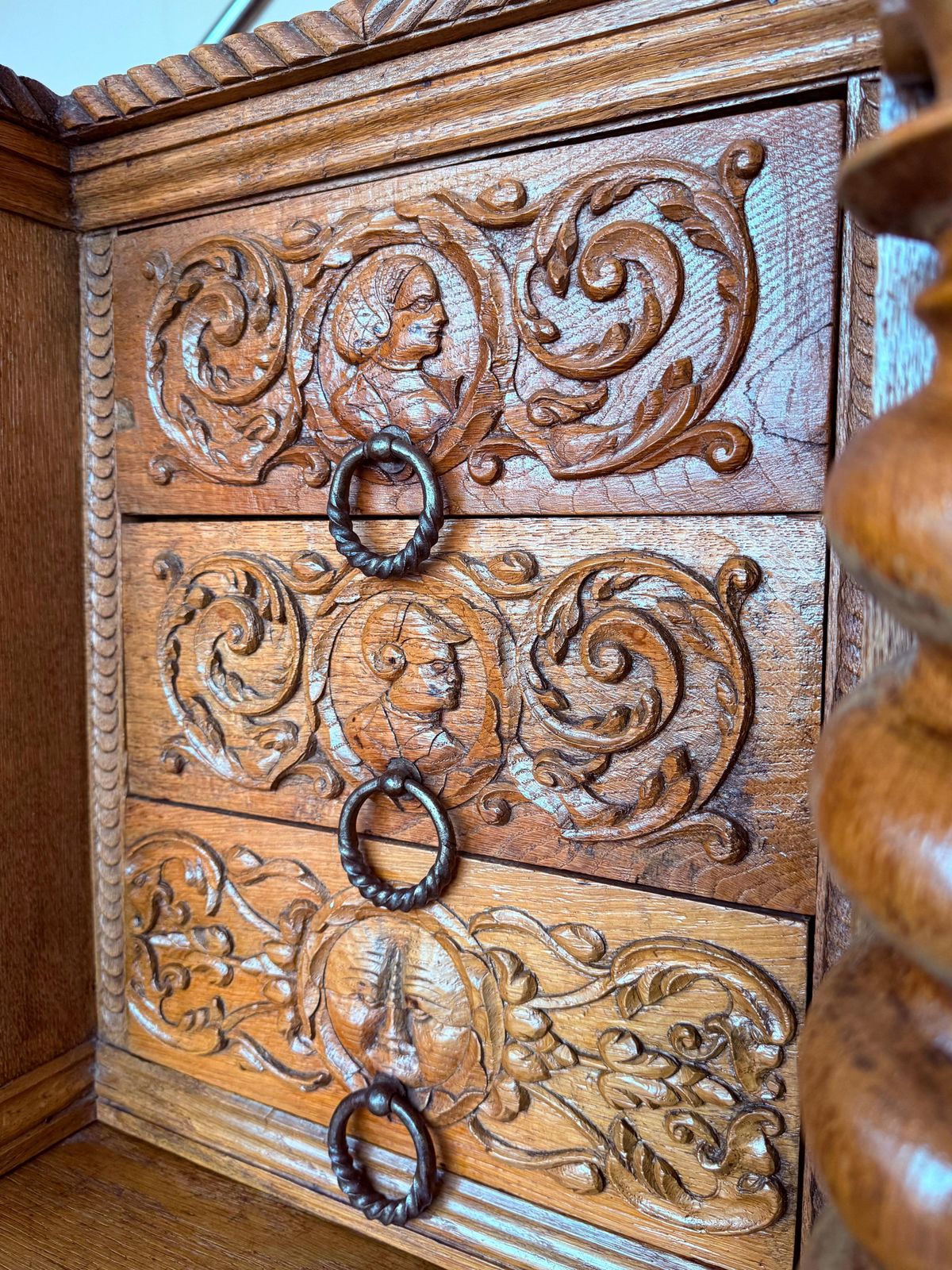 Mobilier Cabinet hollandais vintage sculpté à la main, style boho photo