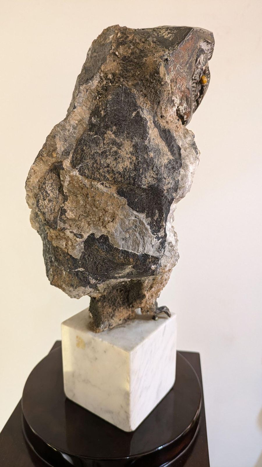 photo vinterior Aurelio Teno (1927/2013) Owl Shaped Sculpture, Natural Stone And Bronze