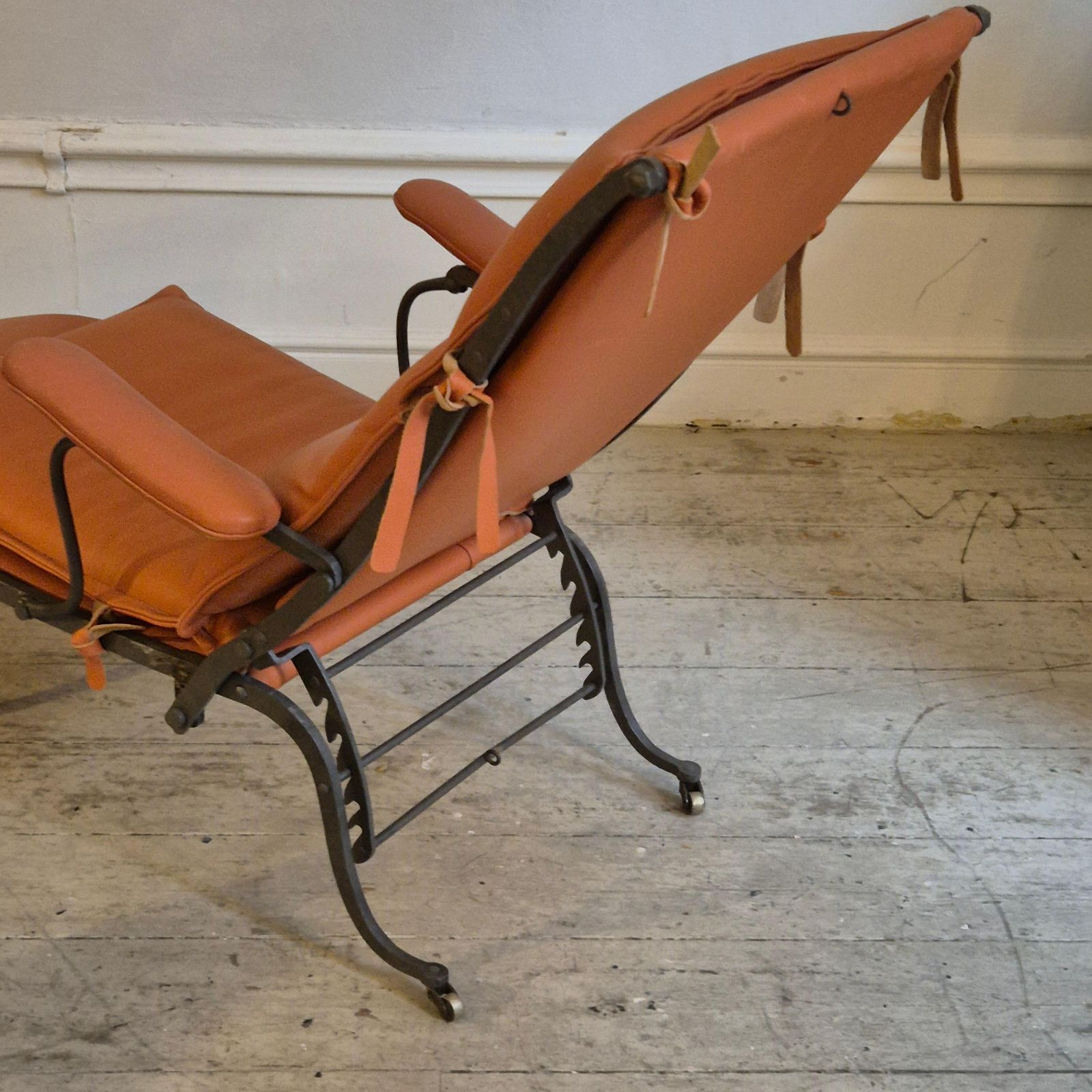 Royal Recliner, Iron And Leather, Provenance Swedish King Oskar Ll, Late 1800s photo vinterior