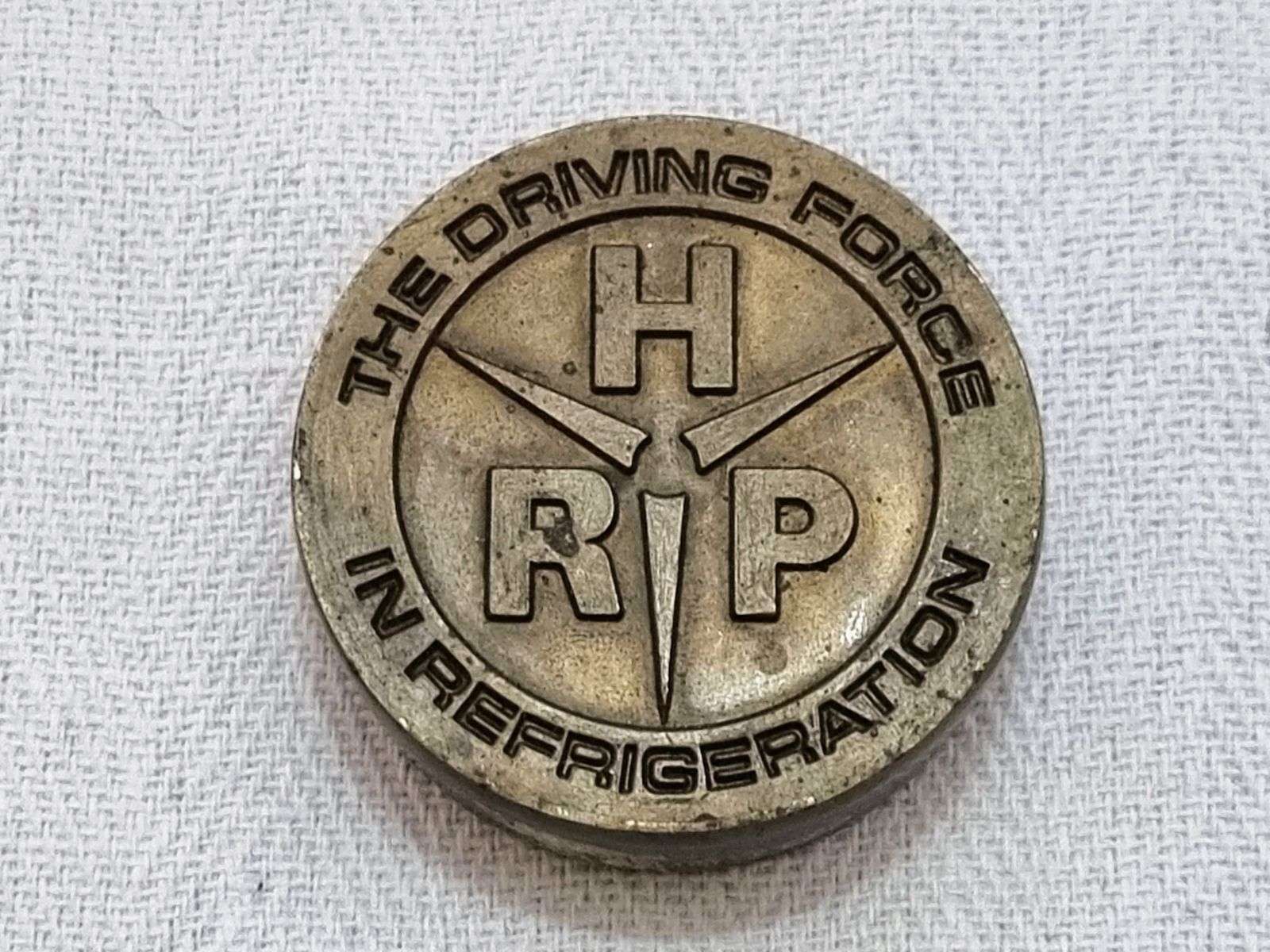 1977 Queen Silver Jubilee Hrp Weight | Rare Brass Refrigeration Industry Commemorative | Royal Anniversary Trade Token 152g photo Home Decor
