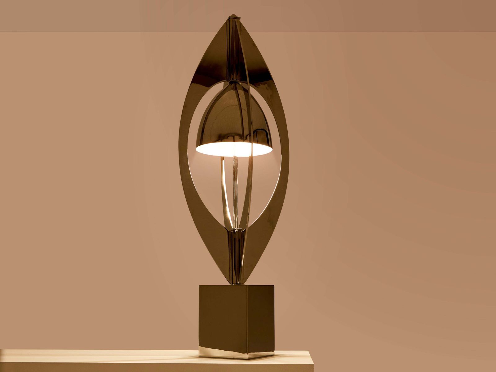 Lampe Ogive en métal nickelé, Jacques Charles pour Maison Charles, 1965 photo Luminaires