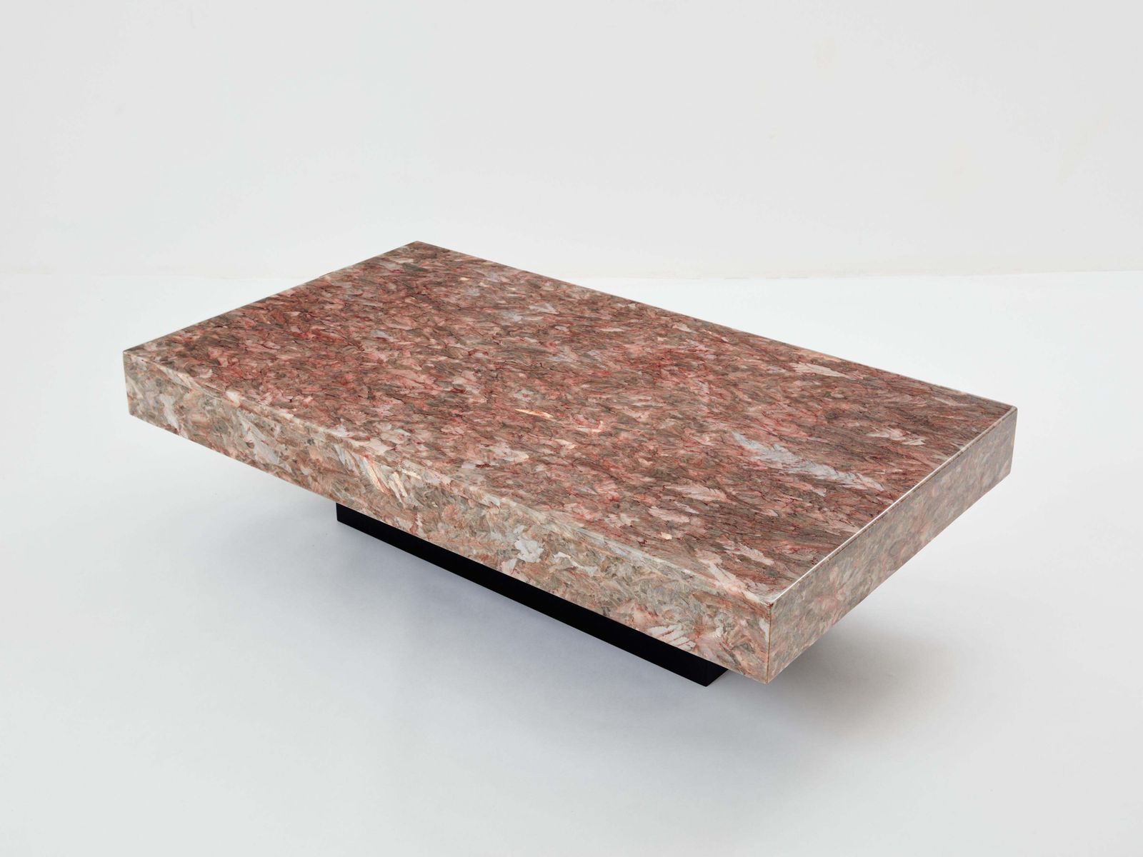 photo for sale Table basse italienne en albâtre cristallin rose, fin des années 1970
