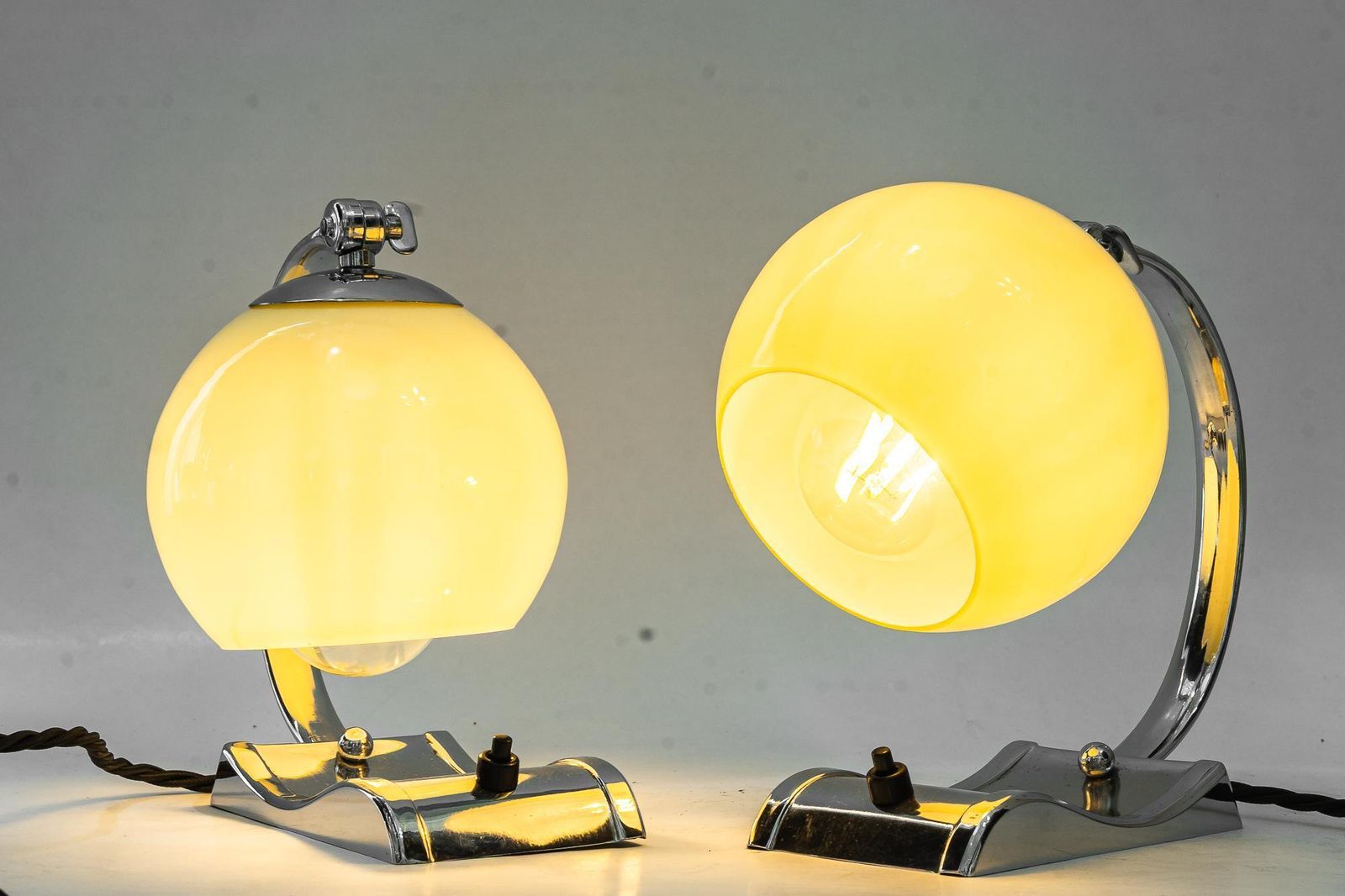 photo vintage 2 Art Deco Chromed Table Lamps With Original Old Glass Shades Around 1920s
