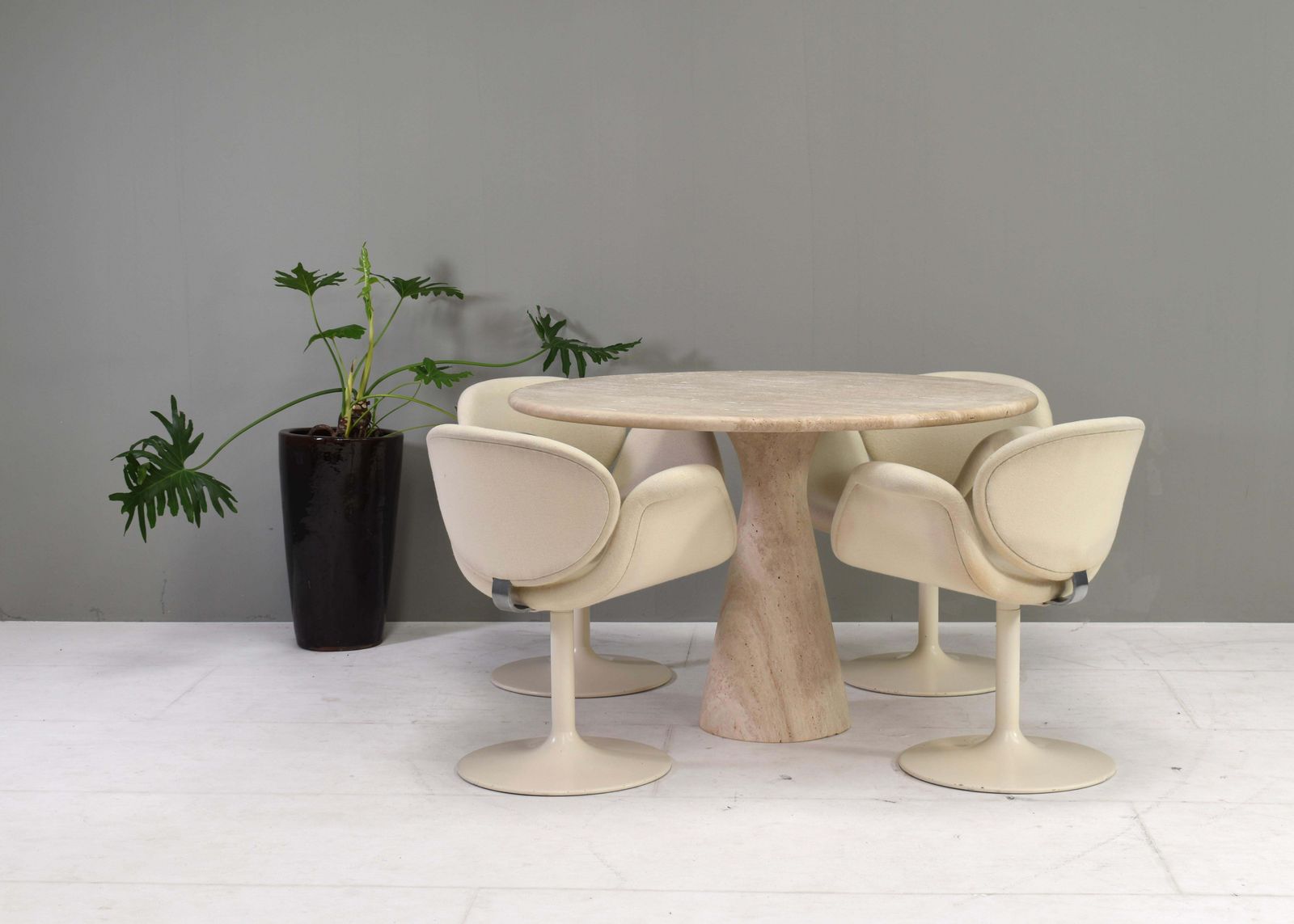 8317.0 Exquisite Round Travertine Dining Table In The Manor Of Angelo Mangiarotti/Up&Up photo