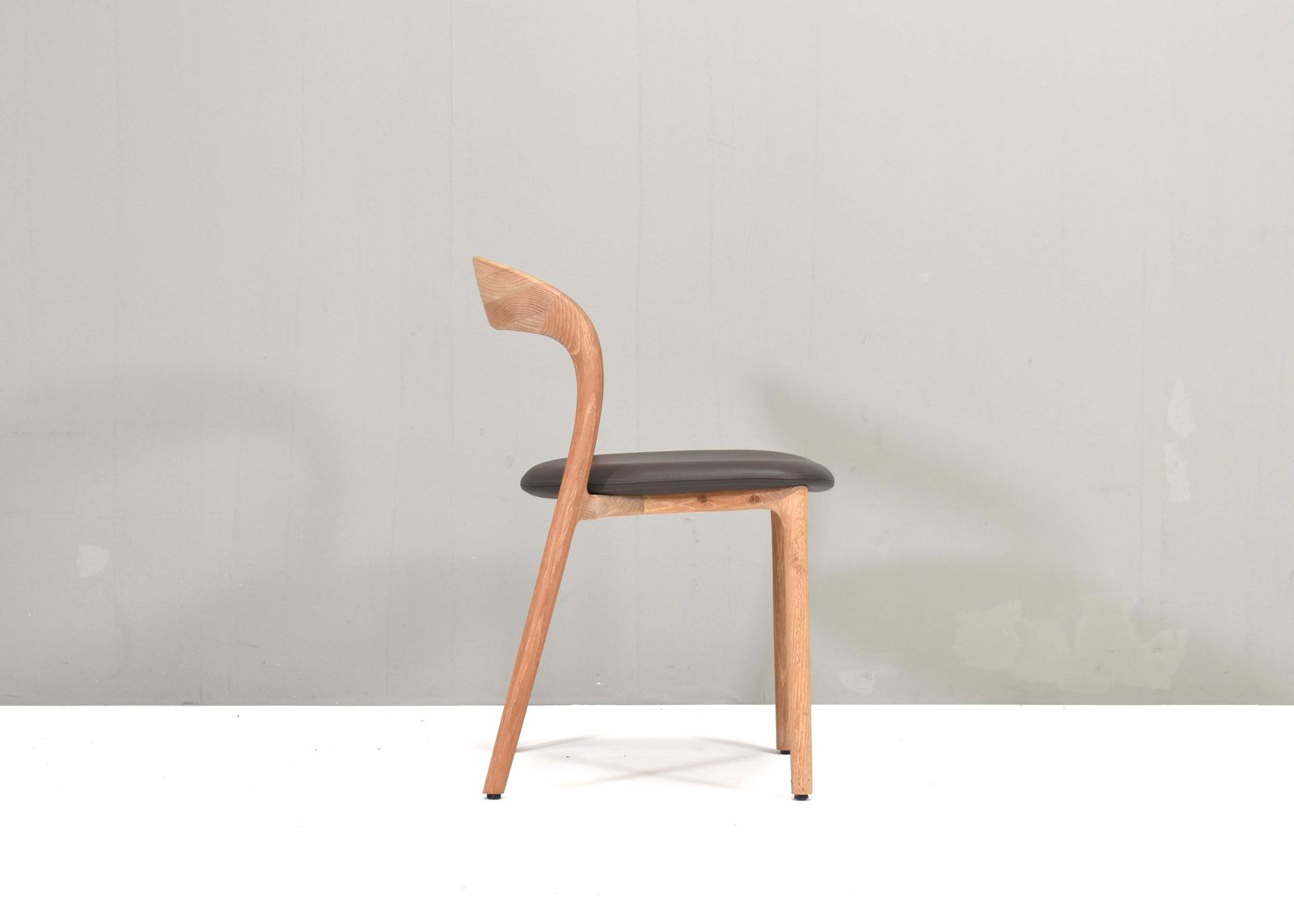 Artisan Neva Light Chair In Oak And Leather, Bosnia. photo 954.0