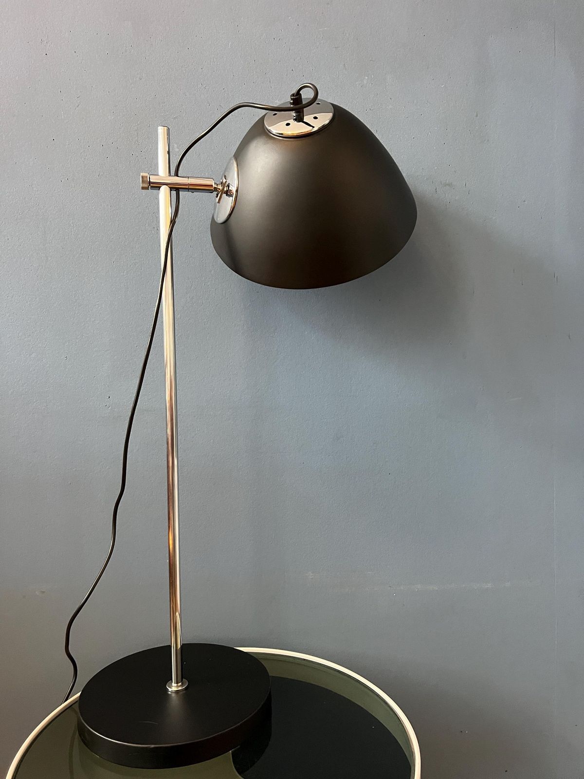 Zwarte Mid Century Dijkstra Verstelbare Bureaulamp photo vinterior