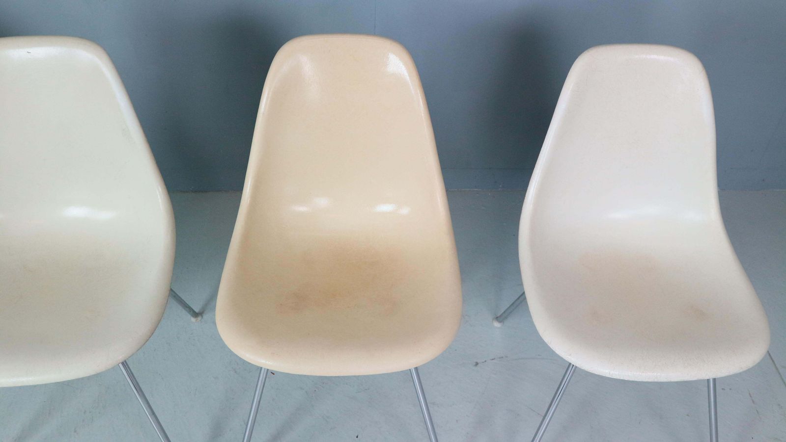 Charles & Ray Eames Set Of 4 Off White "H Base" Chairs For Herman Miller, 1960 photo buy