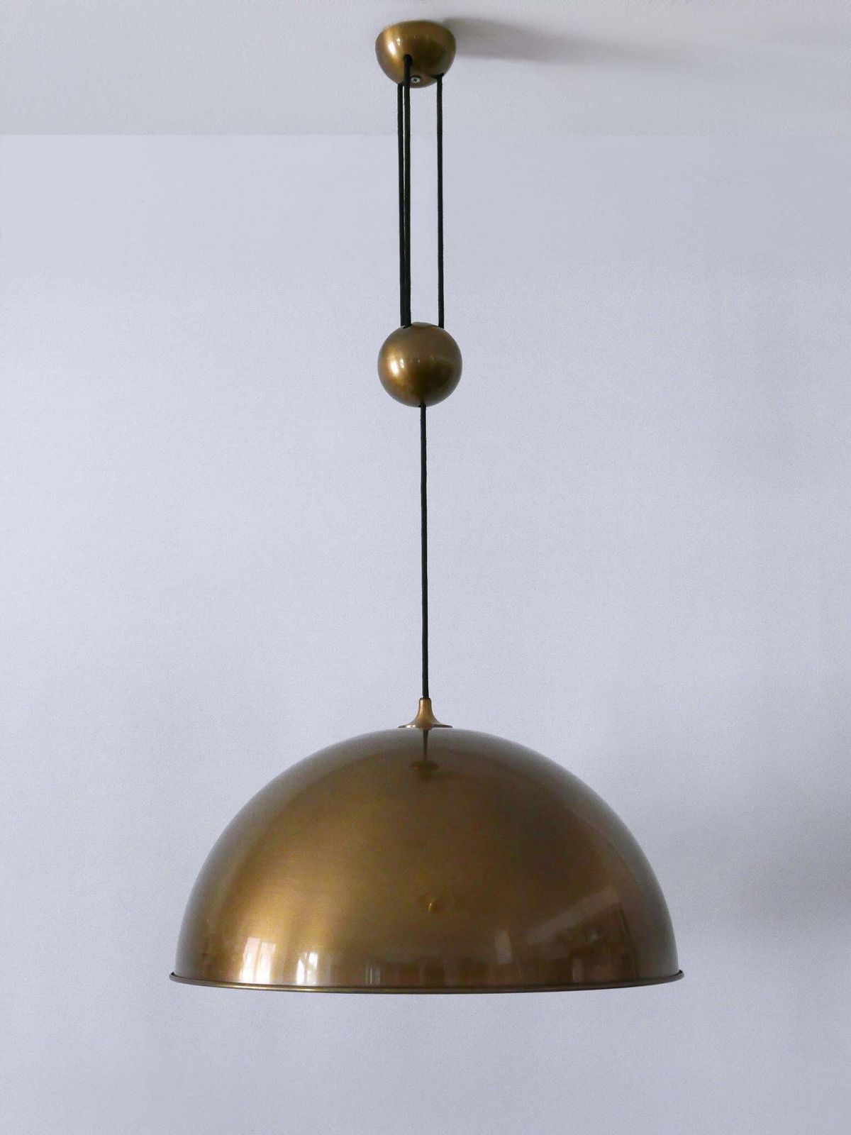 Large & Elegant Mid Century Counterweight Brass Pendant Lamp By Florian Schulz photo 4123.0