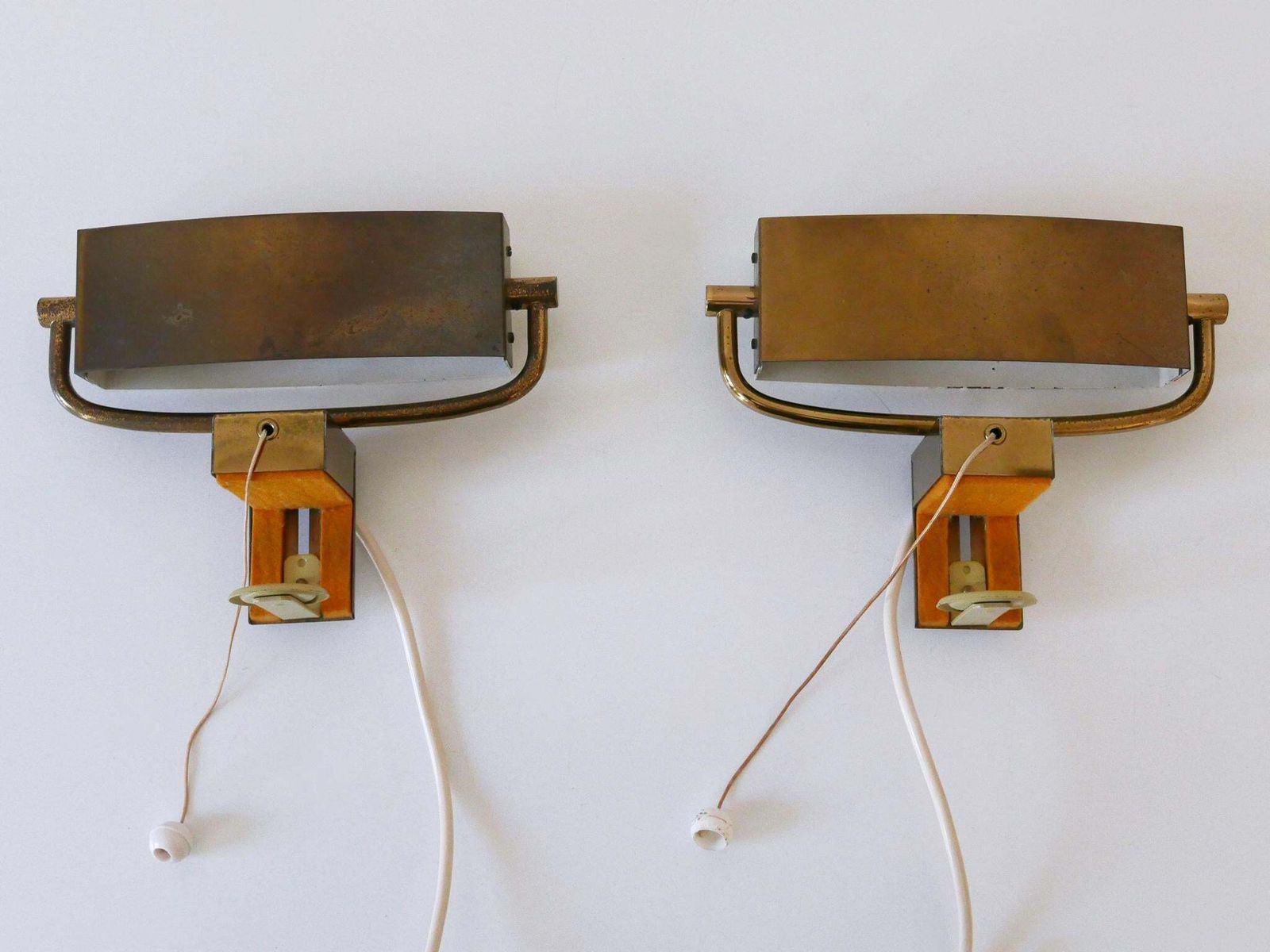 photo vintage Set Of Two Elegant Mid Century Bed Clamp Sconces By Paul Neuhaus Germany 1950s