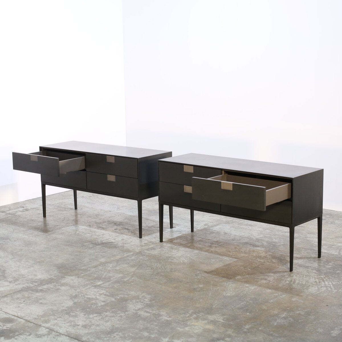 photo furniture Maxalto Alcor Four Drawer Console Table By Antonio Citterio