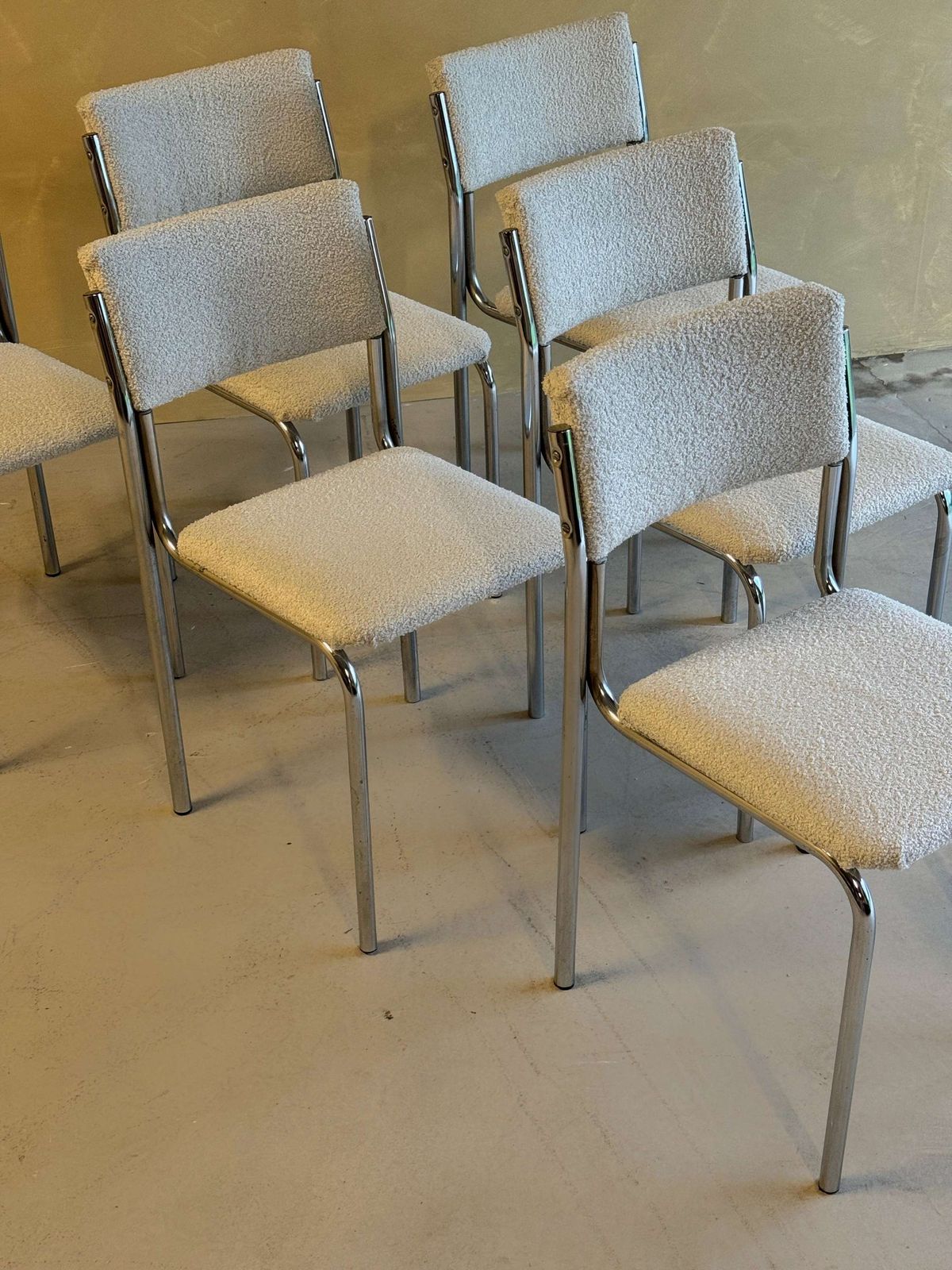 Set Van 6 Chromen Eetkamerstoelen Met Bouclébekleding photo 988.0