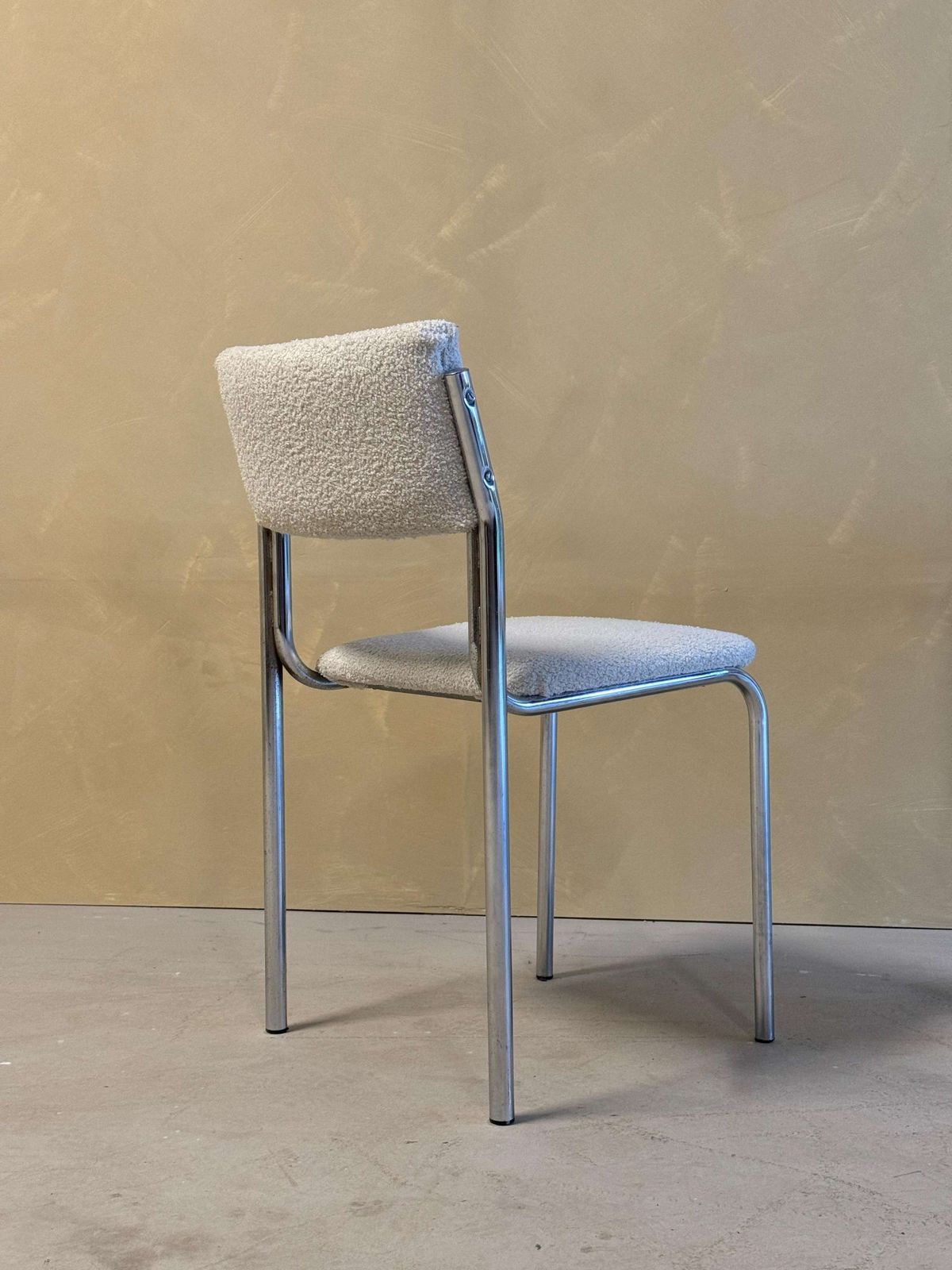 photo for sale Set Van 6 Chromen Eetkamerstoelen Met Bouclébekleding