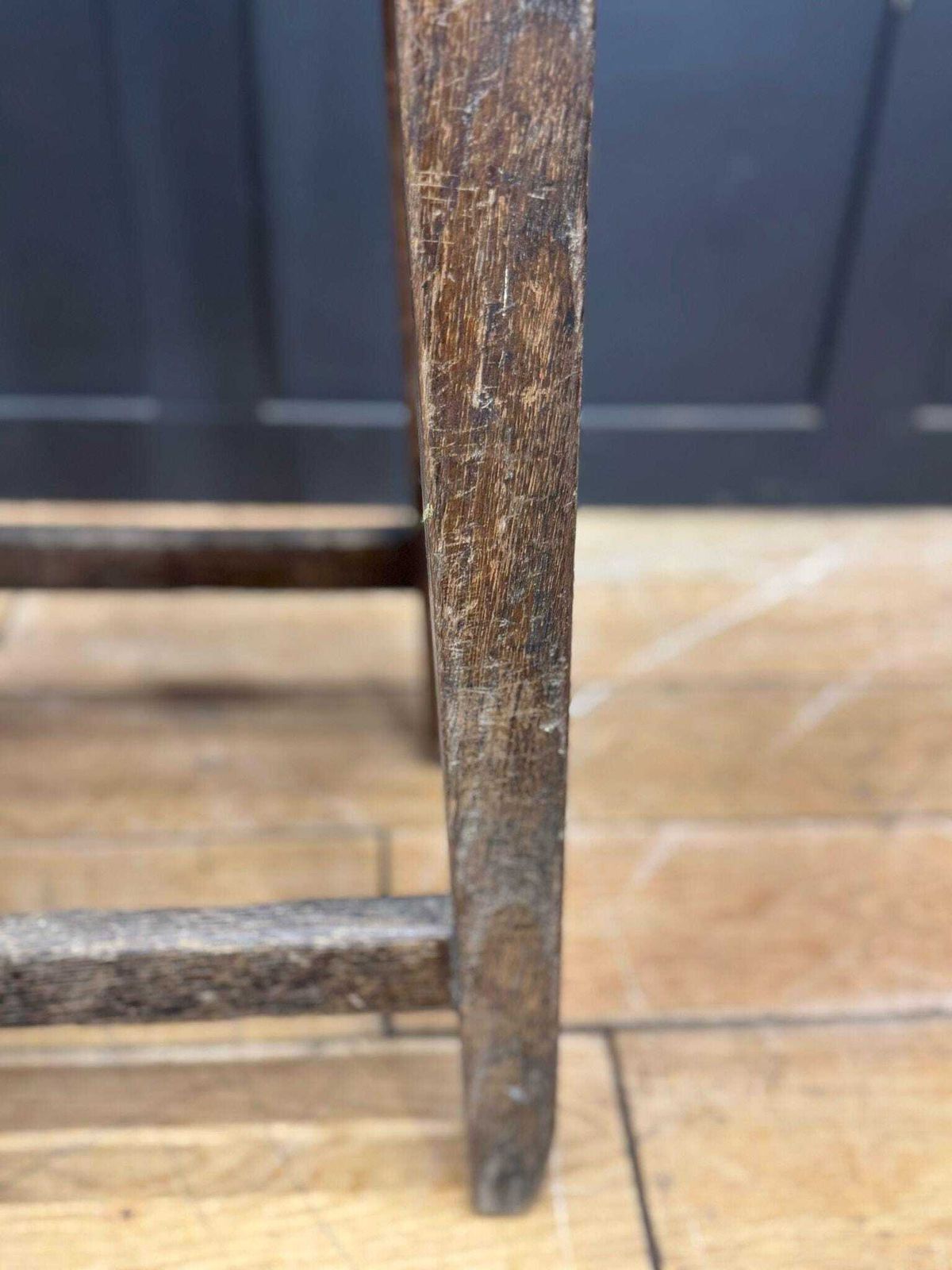 Vintage Railway Stool / Mid Century L.N.E.R Train Station / Stool Seating Seat/Stool/Vibtage Chair /Bar Stool/Classic Bar Seating/Railway photo vinterior