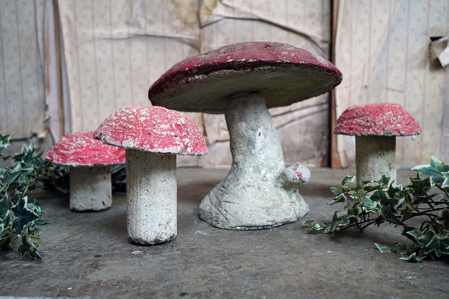 photo vintage A Group Of Four Mid 20thc French Painted Stone Garden Mushrooms C.1950 60