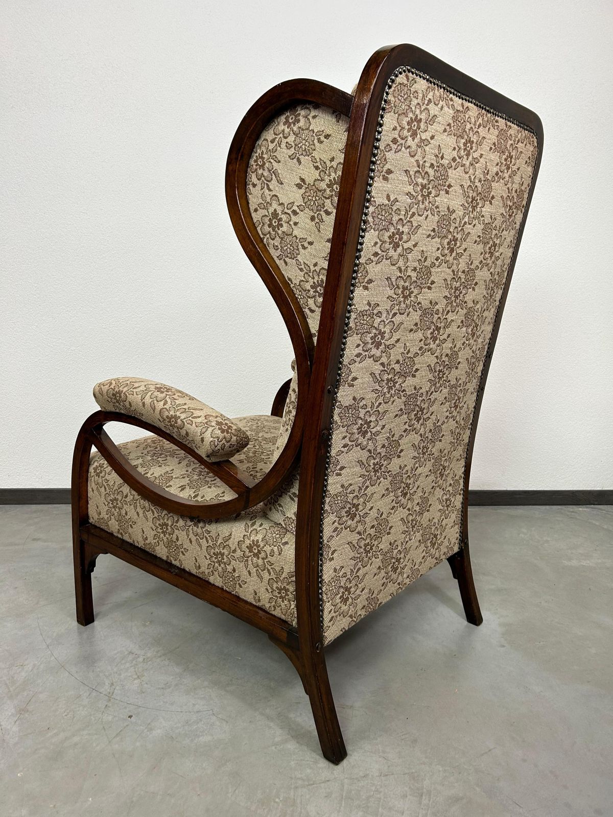 photo furniture Art Nouveau Wingchair No.6542 By Thonet
