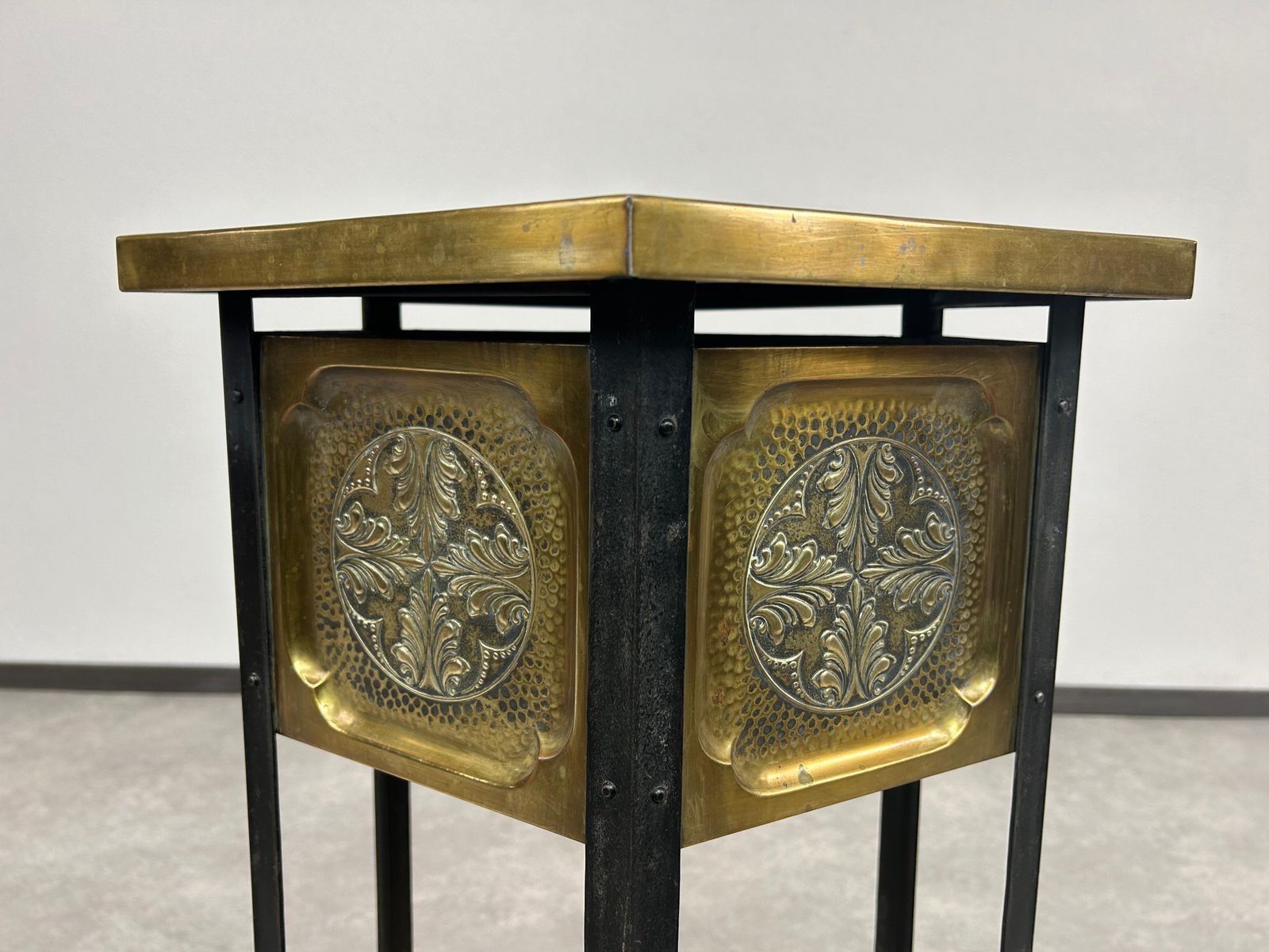 Six Legged Jugendstil Plant Stand photo 1155.0