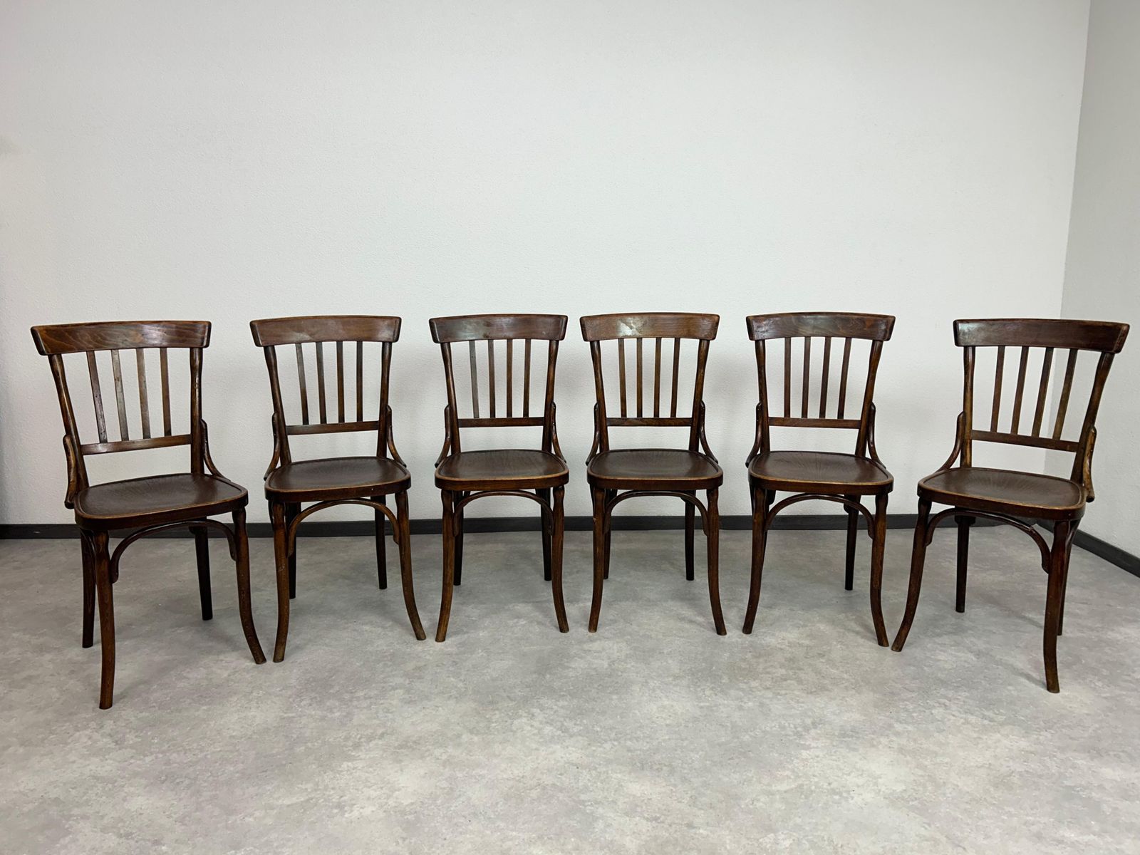 Set Of 6 Dining Chairs By Thonet Mundus photo furniture