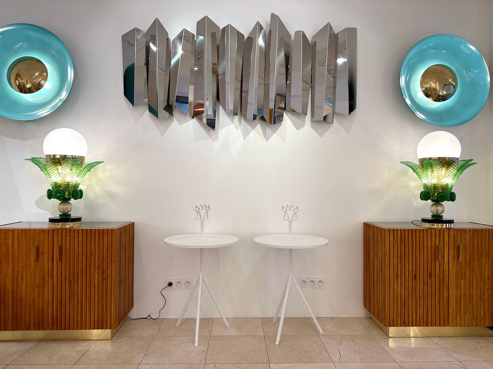 2993.0 Contemporary White Lacquered And Brass Bastard Table, Italy photo