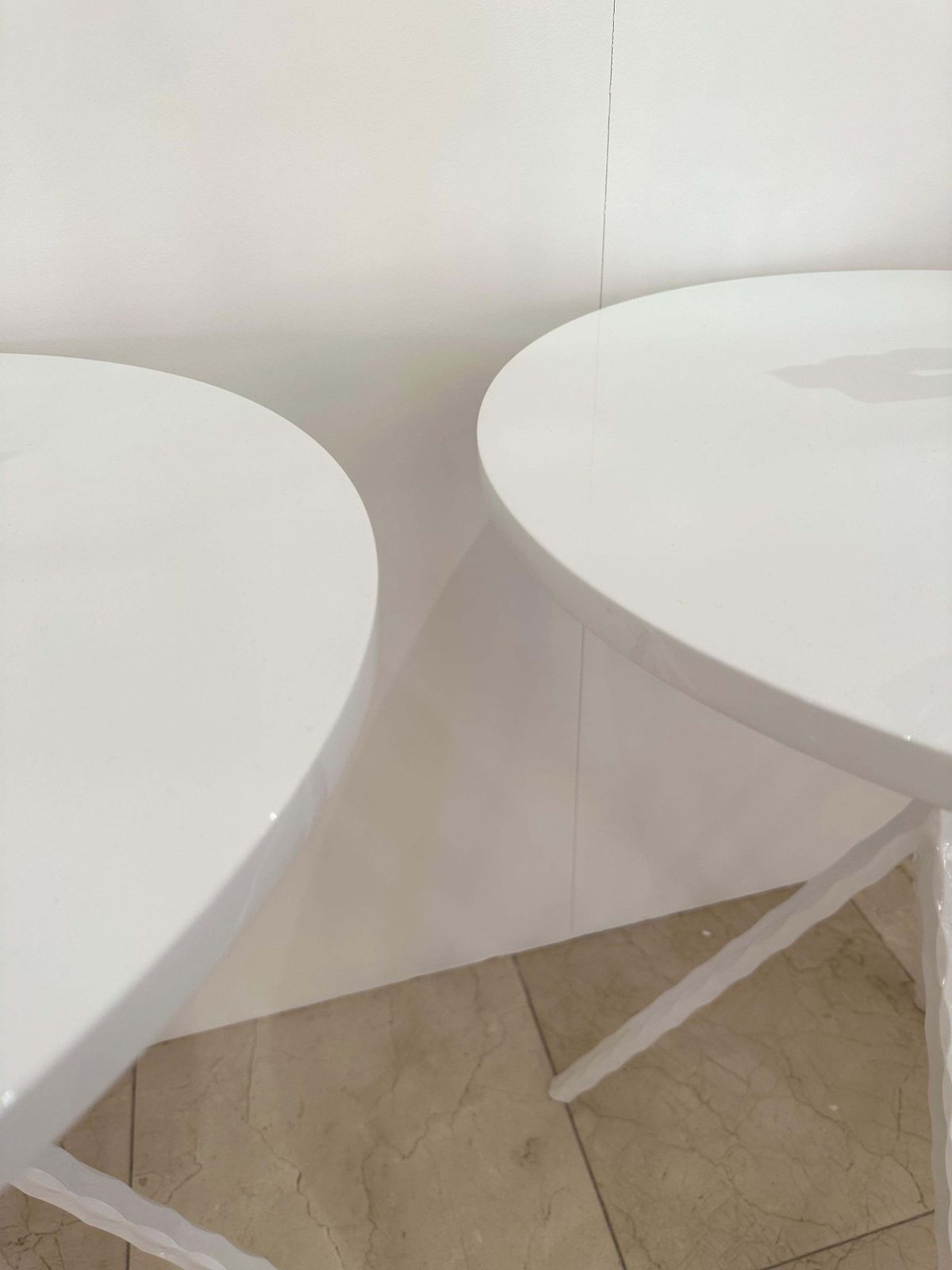 photo vinterior Contemporary White Lacquered And Brass Bastard Table, Italy