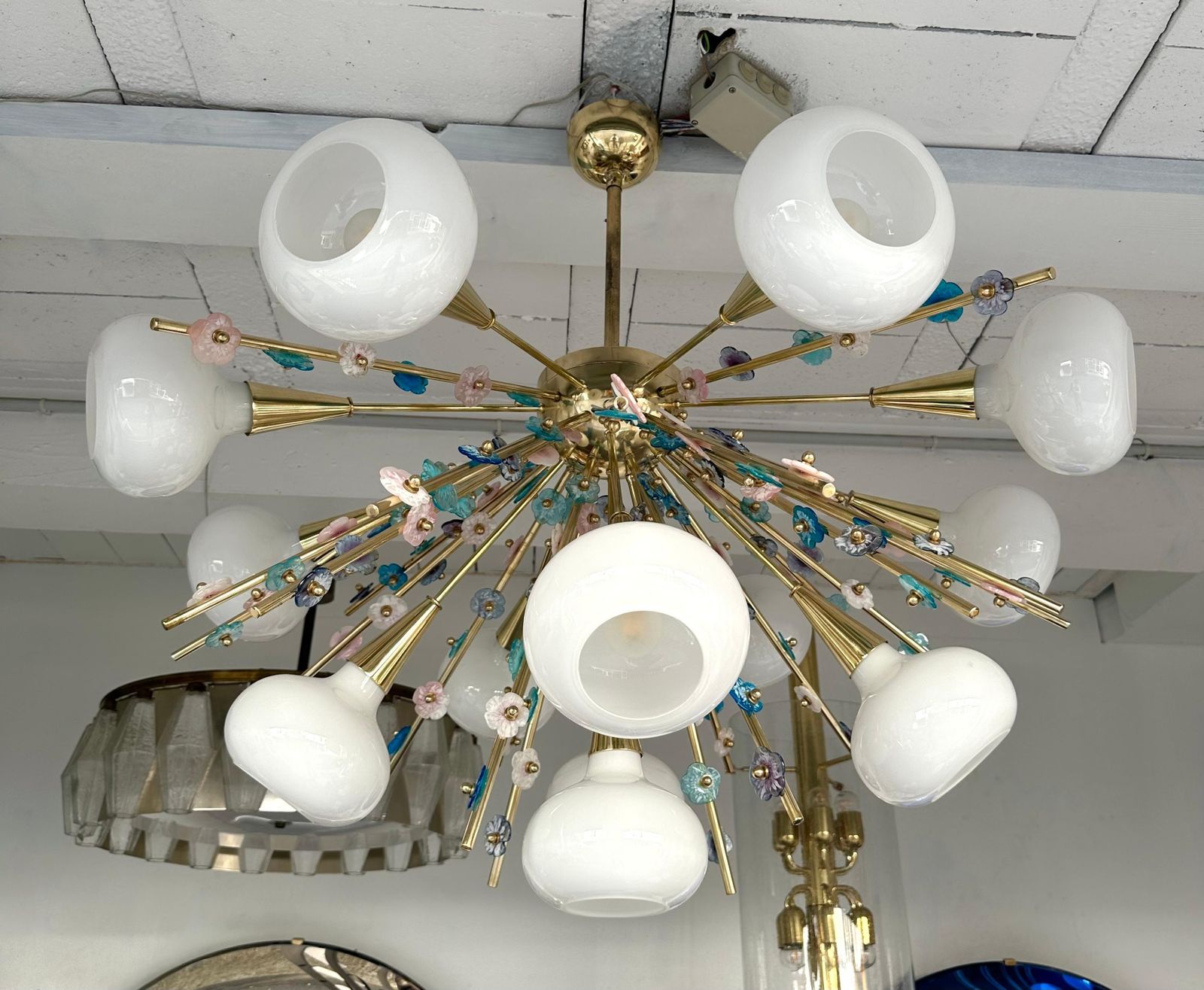 Contemporary Brass Sputnik Chandelier Flowers Murano Glass White Cup, Italy photo buy