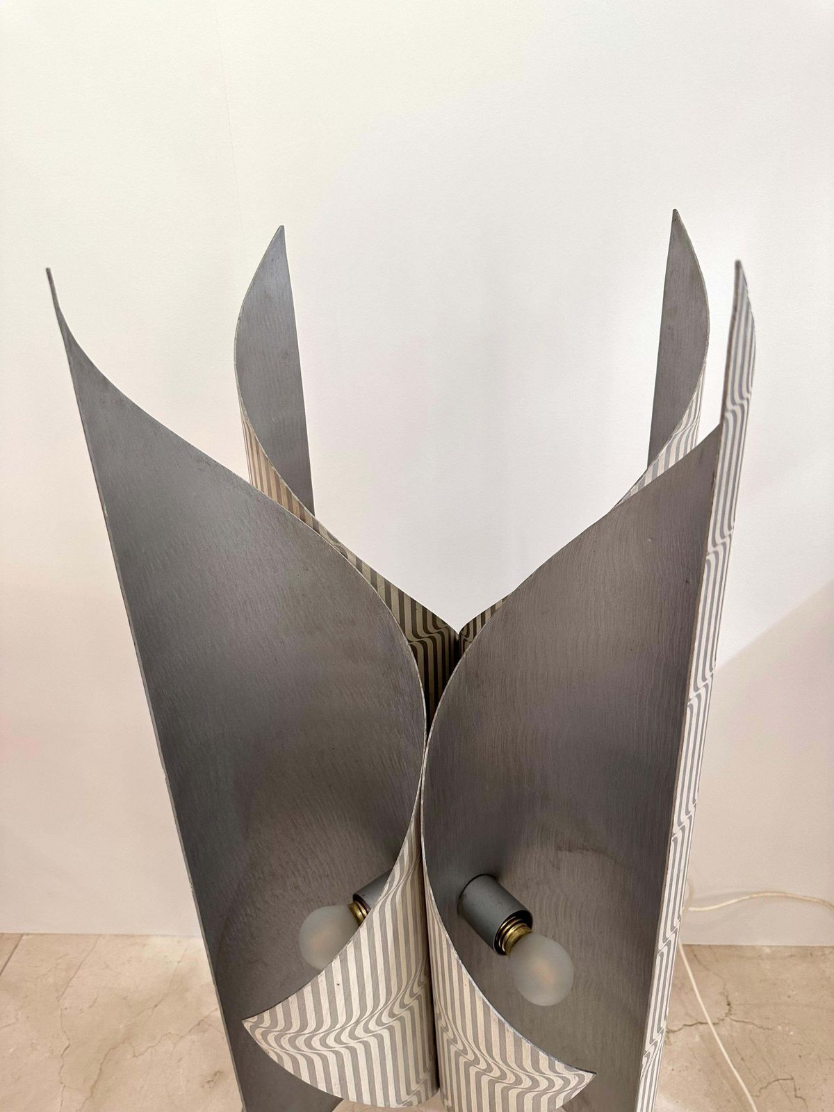 photo vinterior Mid Century Modern Metal Sculpture Floor Lamp By Burchiellaro, Italy, 1970s