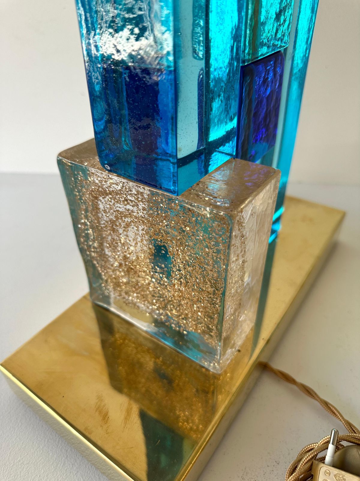 photo vinterior Contemporary Pair Of Lamps Blue Gold Powder Cubic Murano Glass And Brass, Italy