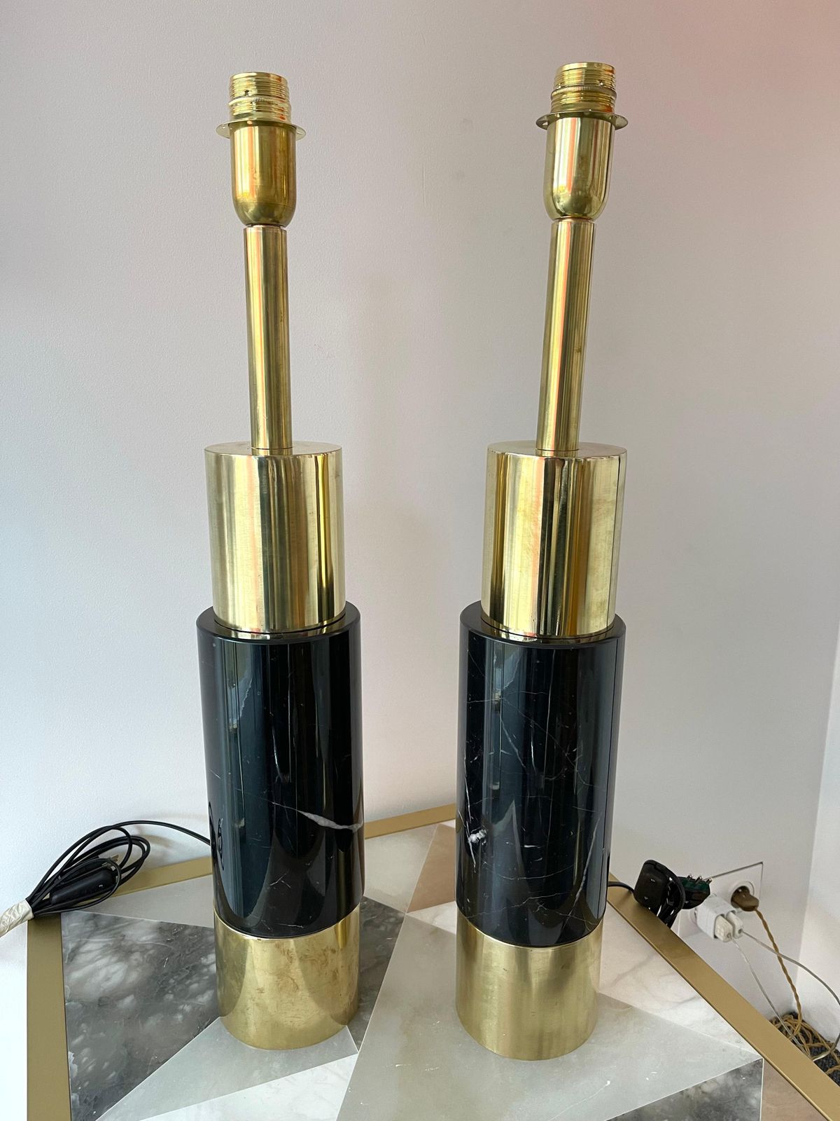 3592.0 Contemporary Pair Of Brass Lamps Black Marble, Italy photo