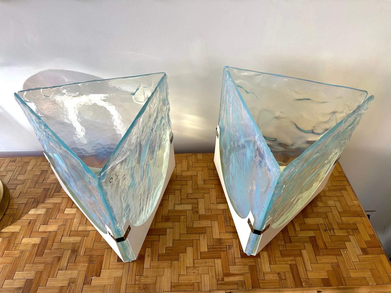 photo vinterior Pair Of Triangle Lamps Opalescent Murano Glass By Leucos, Italy, 1980s