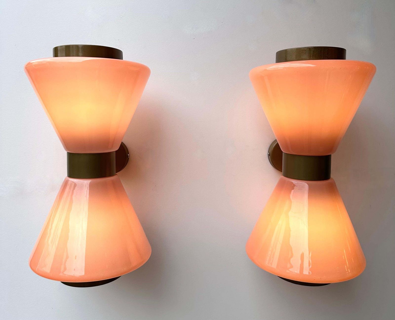 Pair Of Diabolo Sconces Pink Murano Glass. Italy photo Lighting