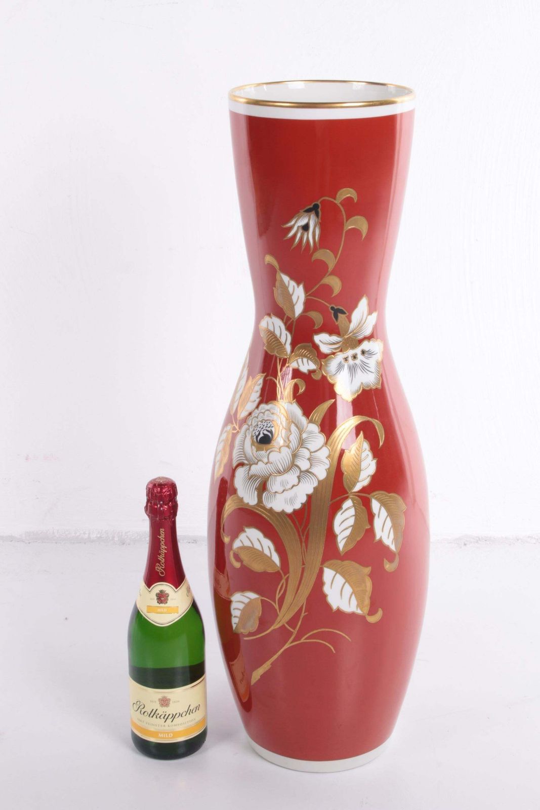 Very Large Red Porcelain Vase With Golden Flowers Veb Wallendorfer 1960 photo Home Decor