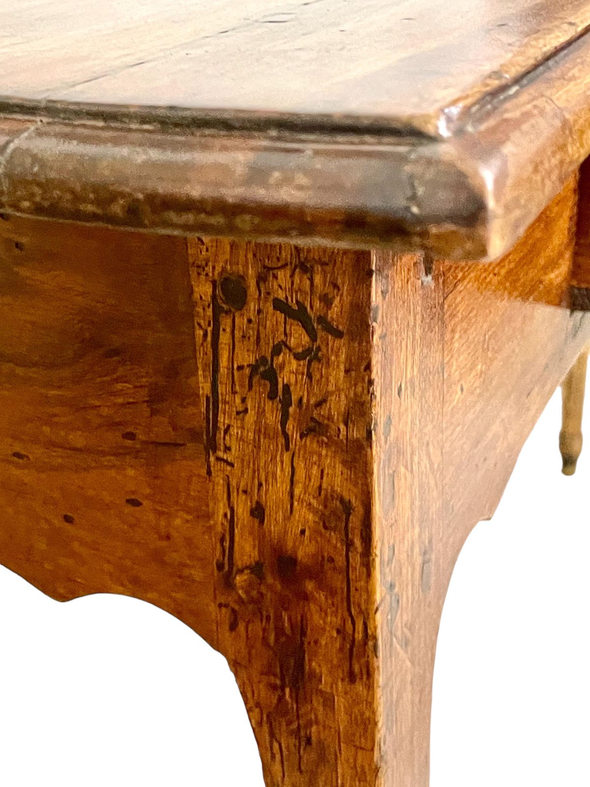 photo furniture 18th Century Louis XV Walnut Table Or Ladies Desk