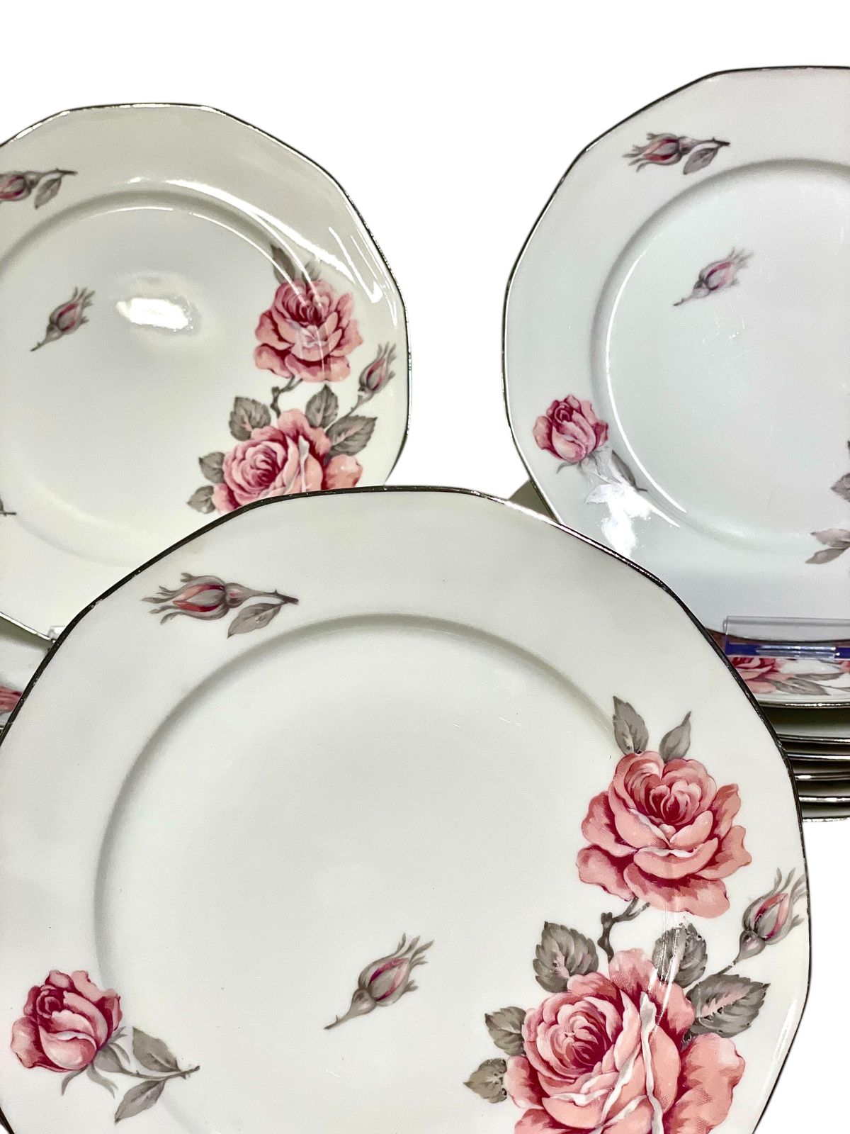 20th Century Limoges Porcelain Set Of 12 Dinner Plates With Roses Motif photo vintage