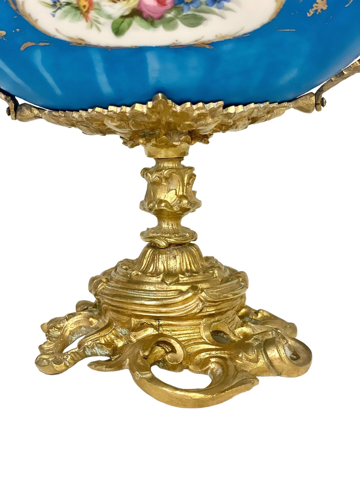 1747.0 19th Century Napoleon III Sèvres Style Porcelain And Bronze Centerpiece photo